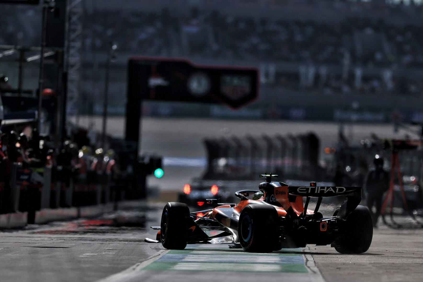 GP CINA, Lando Norris (GBR) McLaren F1 Team MCL40 leaves the pits.
14.03.2026. Formula 1 World Championship, Rd 2, Chinese Grand Prix, Shanghai, China, Sprint e Qualifiche Day.
- www.xpbimages.com, EMail: requests@xpbimages.com © Copyright: Charniaux / XPB Images