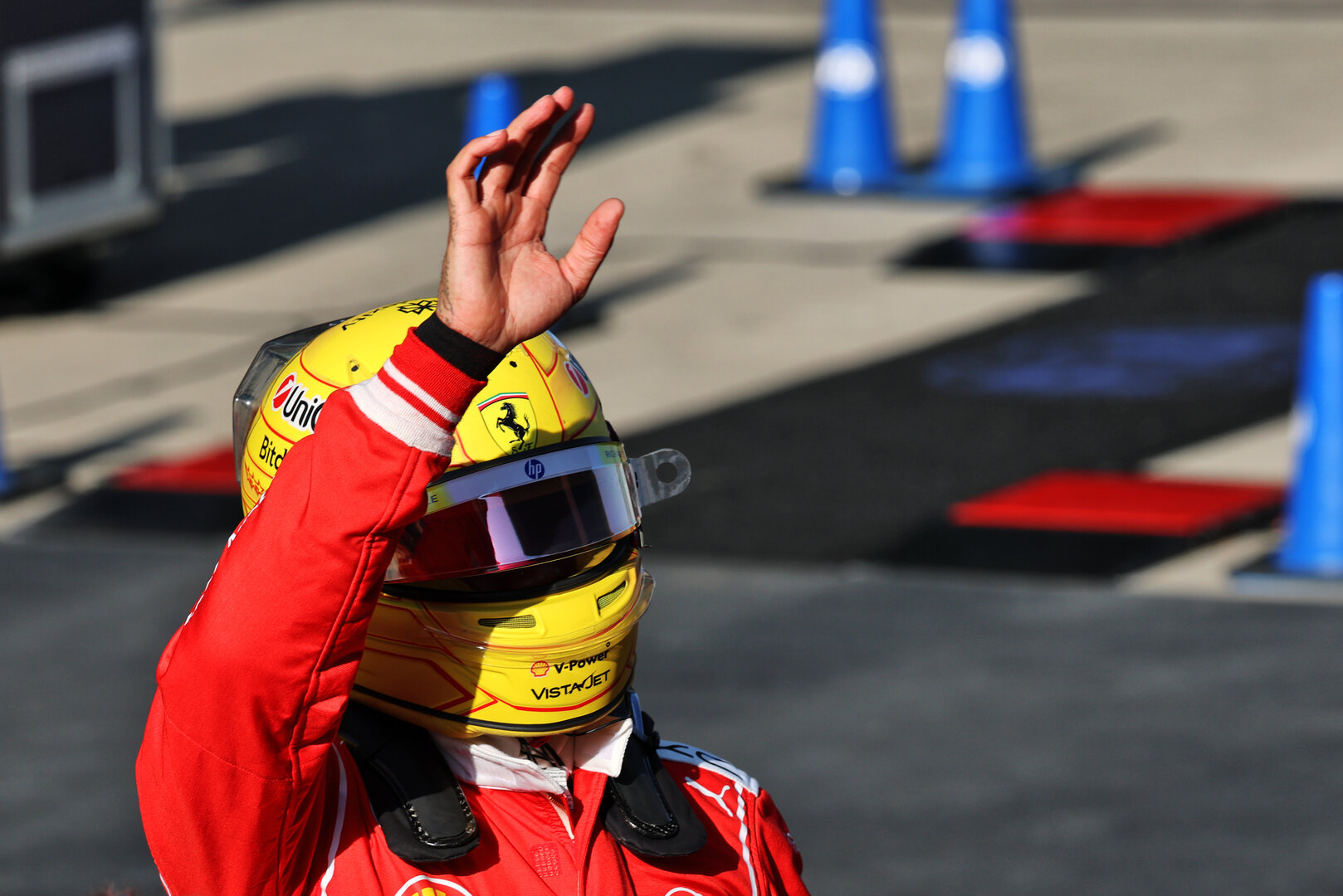 GP CINA, Lewis Hamilton (GBR) Ferrari celebrates his third position in qualifying parc ferme.
14.03.2026. Formula 1 World Championship, Rd 2, Chinese Grand Prix, Shanghai, China, Sprint e Qualifiche Day.
- www.xpbimages.com, EMail: requests@xpbimages.com © Copyright: Batchelor / XPB Images