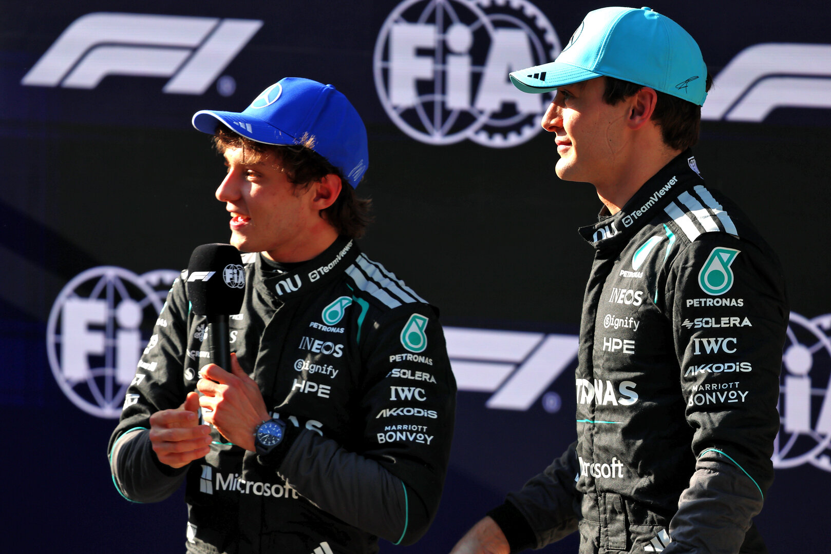 GP CINA, (L to R): Pole sitter Andrea Kimi Antonelli (ITA) Mercedes AMG Formula One Team in qualifying parc ferme with second placed team mate George Russell (GBR) Mercedes AMG Formula One Team.
14.03.2026. Formula 1 World Championship, Rd 2, Chinese Grand Prix, Shanghai, China, Sprint e Qualifiche Day.
- www.xpbimages.com, EMail: requests@xpbimages.com © Copyright: Batchelor / XPB Images