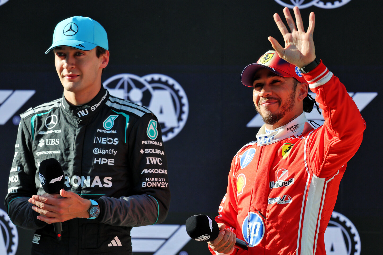 GP CINA, (L to R): George Russell (GBR) Mercedes AMG Formula One Team e Lewis Hamilton (GBR) Ferrari in qualifying parc ferme.
14.03.2026. Formula 1 World Championship, Rd 2, Chinese Grand Prix, Shanghai, China, Sprint e Qualifiche Day.
- www.xpbimages.com, EMail: requests@xpbimages.com © Copyright: Batchelor / XPB Images
