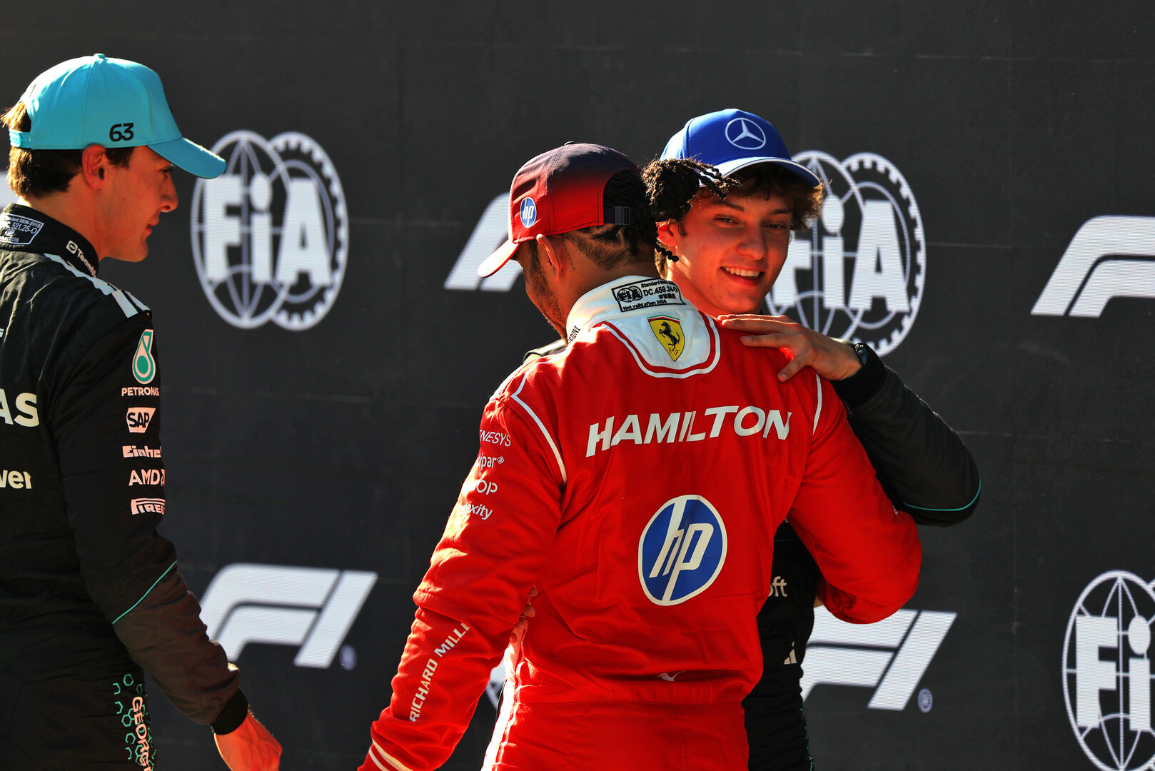 GP CINA, (L to R): George Russell (GBR) Mercedes AMG Formula One Team; Lewis Hamilton (GBR) Ferrari; e pole sitter Andrea Kimi Antonelli (ITA) Mercedes AMG Formula One Team in qualifying parc ferme.
14.03.2026. Formula 1 World Championship, Rd 2, Chinese Grand Prix, Shanghai, China, Sprint e Qualifiche Day.
- www.xpbimages.com, EMail: requests@xpbimages.com © Copyright: Charniaux / XPB Images