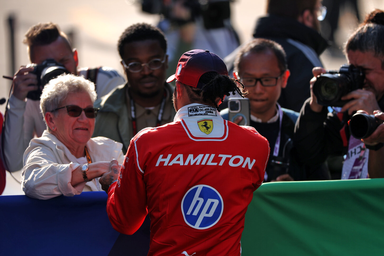 GP CINA, Lewis Hamilton (GBR) Ferrari with his mother Carmen Larbalestier (GBR) in qualifying parc ferme. 
14.03.2026. Formula 1 World Championship, Rd 2, Chinese Grand Prix, Shanghai, China, Sprint e Qualifiche Day.
- www.xpbimages.com, EMail: requests@xpbimages.com © Copyright: Charniaux / XPB Images