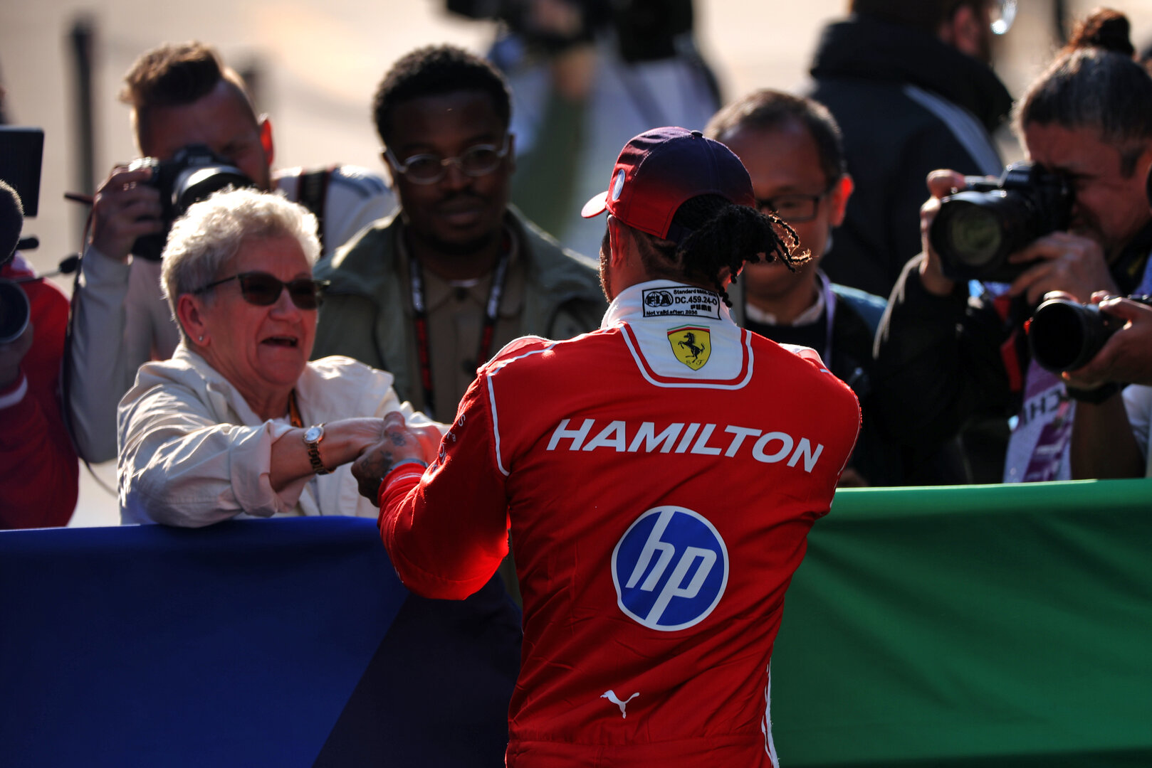 GP CINA, Lewis Hamilton (GBR) Ferrari with his mother Carmen Larbalestier (GBR) in qualifying parc ferme. 
14.03.2026. Formula 1 World Championship, Rd 2, Chinese Grand Prix, Shanghai, China, Sprint e Qualifiche Day.
- www.xpbimages.com, EMail: requests@xpbimages.com © Copyright: Charniaux / XPB Images