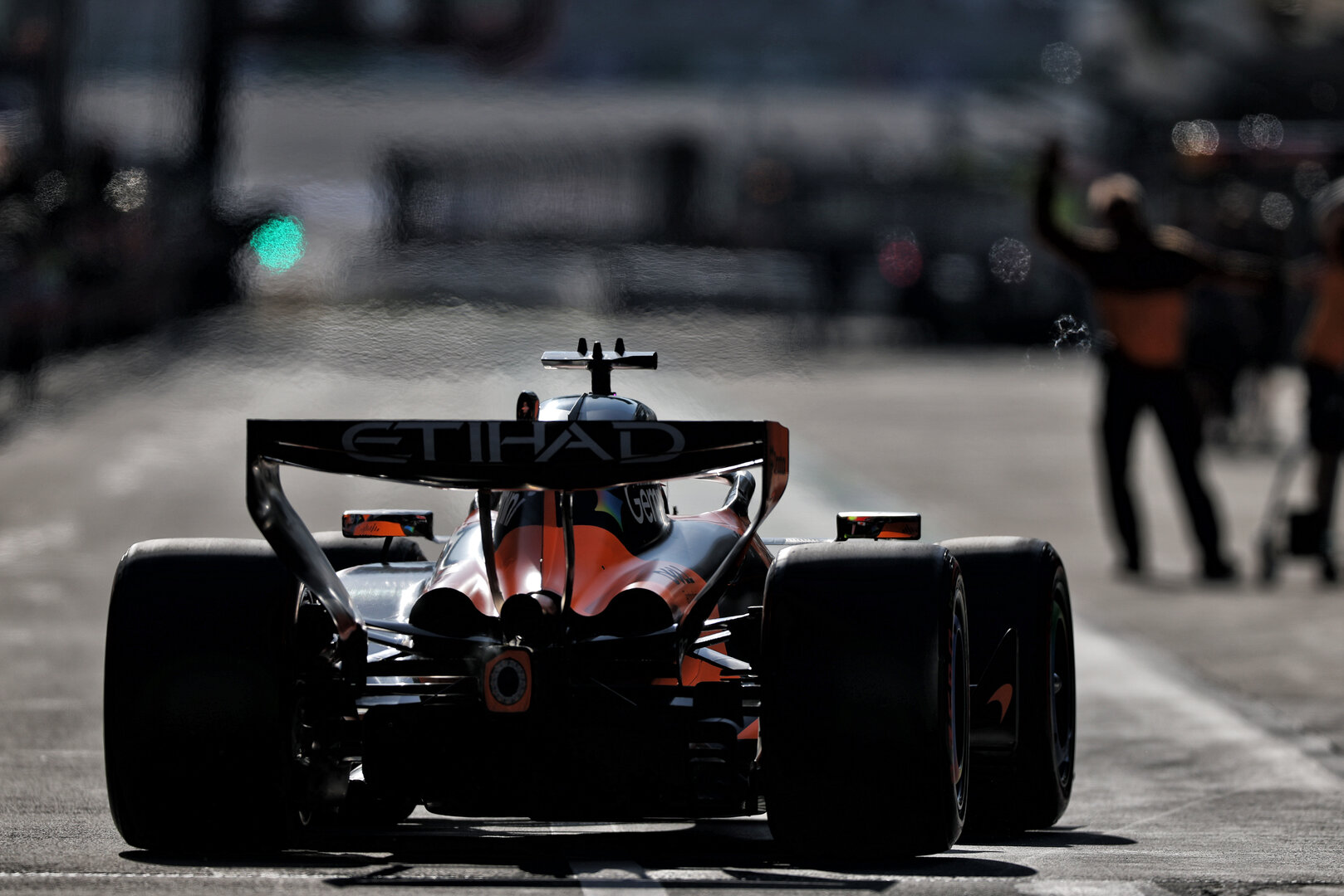 GP CINA, Oscar Piastri (AUS) McLaren F1 Team MCL40 in the pits.
14.03.2026. Formula 1 World Championship, Rd 2, Chinese Grand Prix, Shanghai, China, Sprint e Qualifiche Day.
- www.xpbimages.com, EMail: requests@xpbimages.com © Copyright: Charniaux / XPB Images