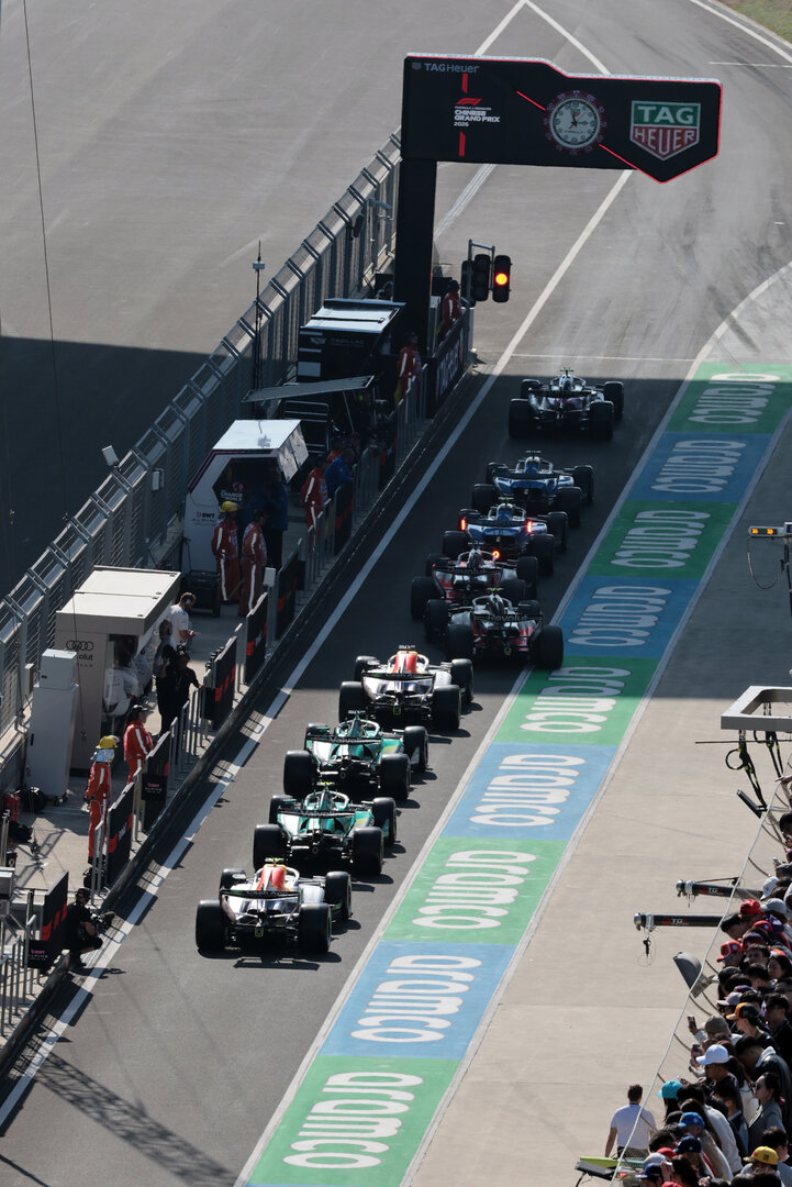 GP CINA, Liam Lawson (NZL) Racing Bulls Formula One Team VCARB 03 at the end of the queue in the pit lane during qualifying.
14.03.2026. Formula 1 World Championship, Rd 2, Chinese Grand Prix, Shanghai, China, Sprint e Qualifiche Day.
- www.xpbimages.com, EMail: requests@xpbimages.com © Copyright: Moy / XPB Images