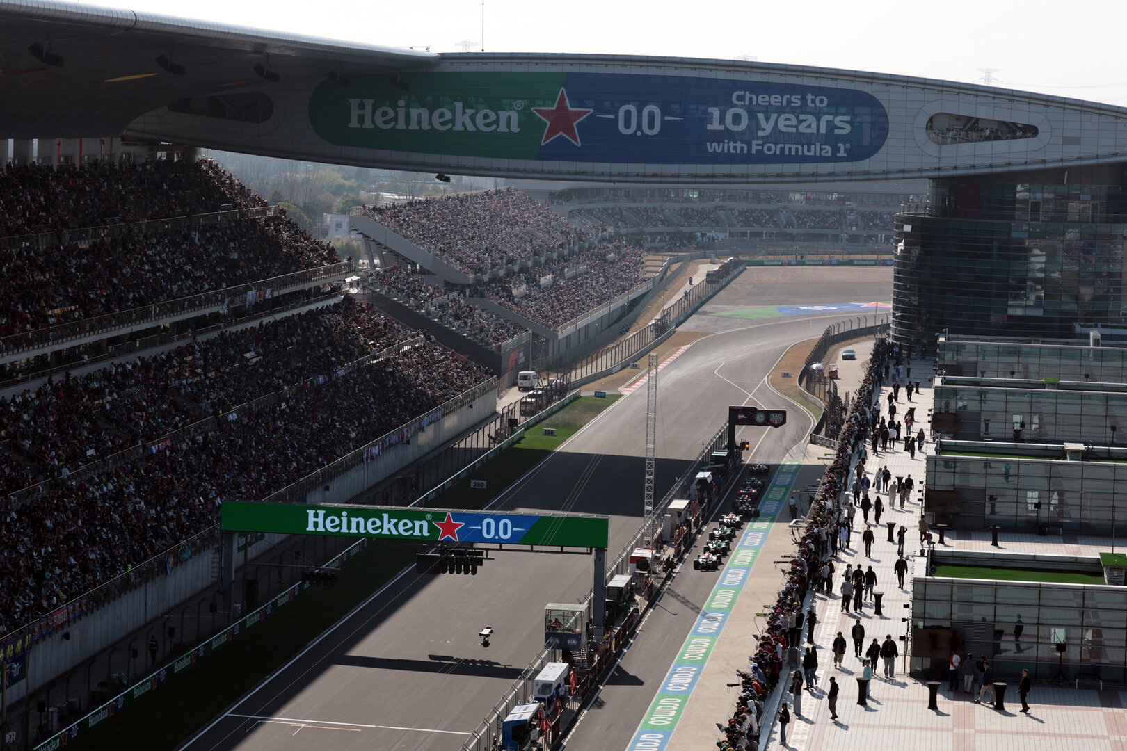 GP CINA, Liam Lawson (NZL) Racing Bulls Formula One Team VCARB 03 at the end of the queue in the pit lane during qualifying.
14.03.2026. Formula 1 World Championship, Rd 2, Chinese Grand Prix, Shanghai, China, Sprint e Qualifiche Day.
- www.xpbimages.com, EMail: requests@xpbimages.com © Copyright: Moy / XPB Images