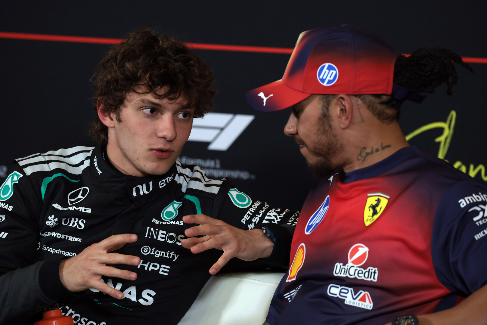 GP CINA, (L to R): Andrea Kimi Antonelli (ITA) Mercedes AMG Formula One Team e Lewis Hamilton (GBR) Ferrari in the post qualifying FIA Press Conference.
14.03.2026. Formula 1 World Championship, Rd 2, Chinese Grand Prix, Shanghai, China, Sprint e Qualifiche Day.
- www.xpbimages.com, EMail: requests@xpbimages.com © Copyright: Moy / XPB Images