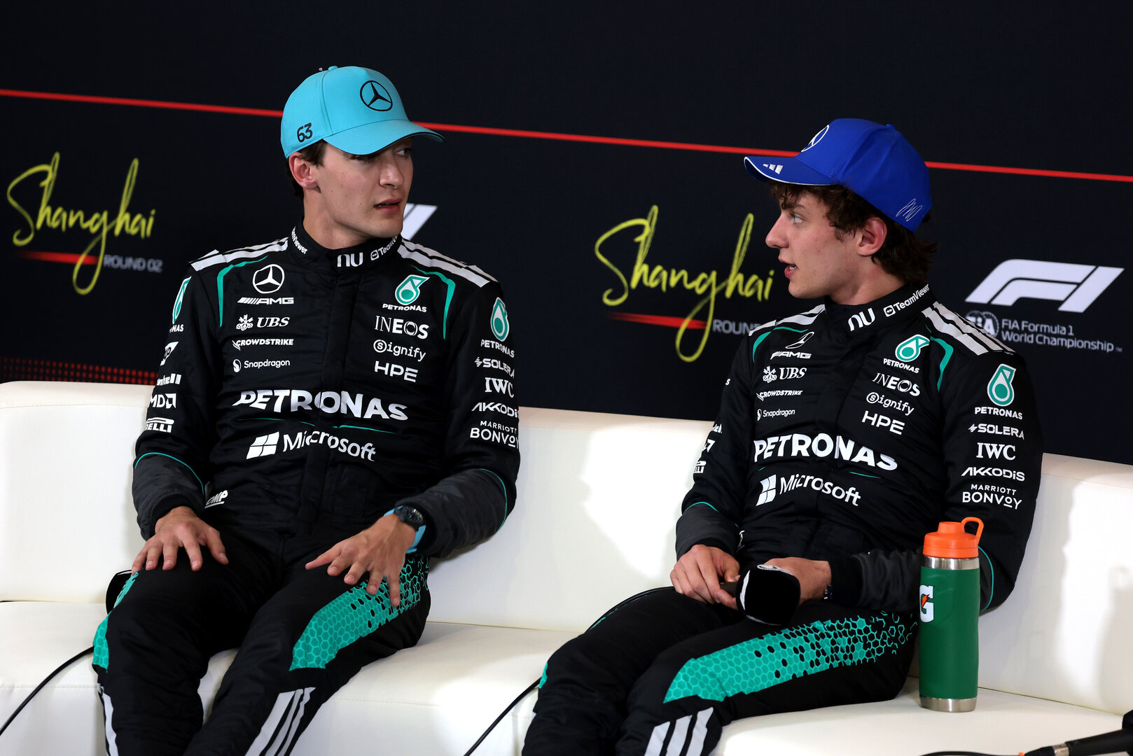 GP CINA, (L to R): George Russell (GBR) Mercedes AMG Formula One Team; e Andrea Kimi Antonelli (ITA) Mercedes AMG Formula One Team, in the post qualifying FIA Press Conference.
14.03.2026. Formula 1 World Championship, Rd 2, Chinese Grand Prix, Shanghai, China, Sprint e Qualifiche Day.
- www.xpbimages.com, EMail: requests@xpbimages.com © Copyright: Moy / XPB Images