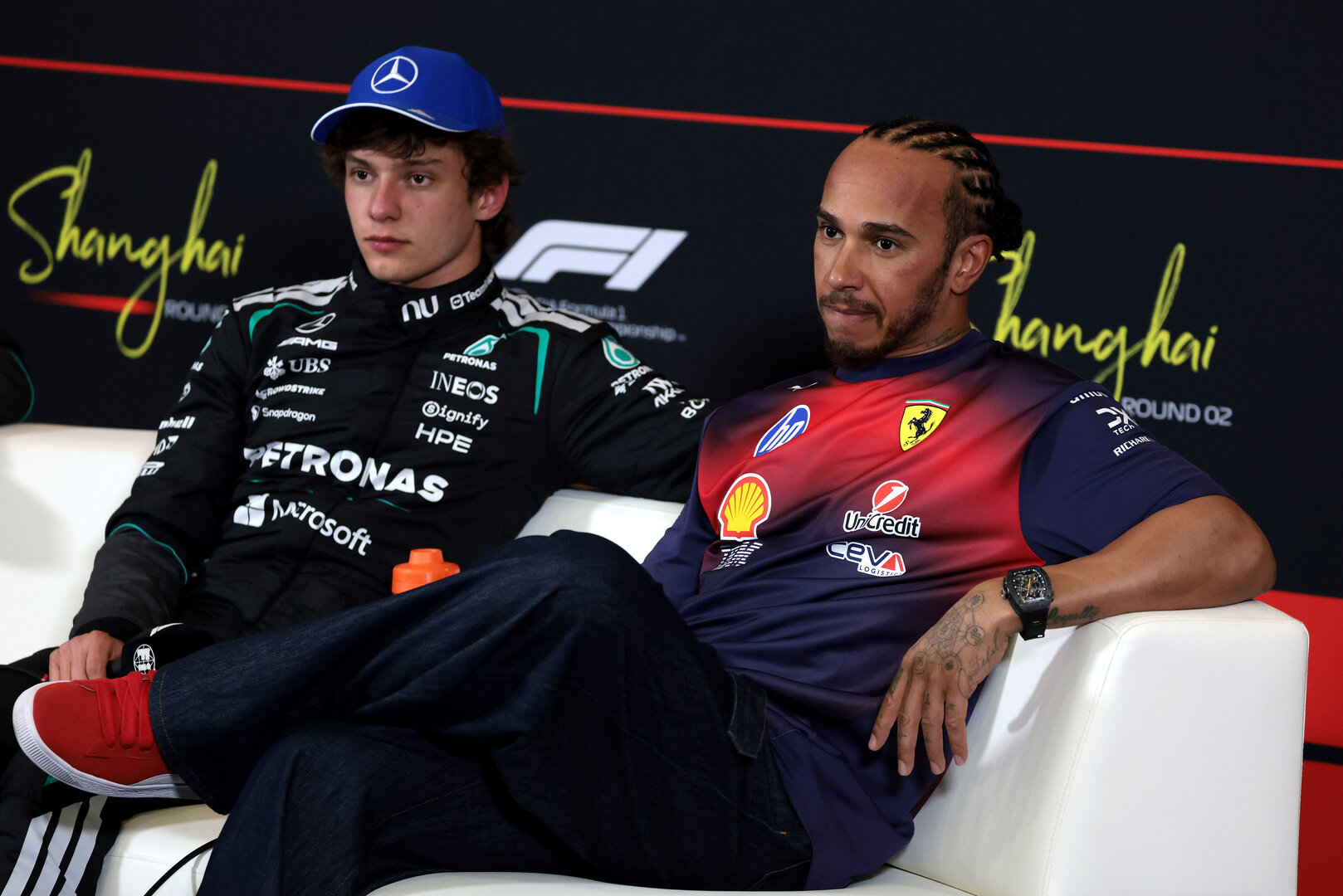 GP CINA, (L to R): Andrea Kimi Antonelli (ITA) Mercedes AMG Formula One Team e Lewis Hamilton (GBR) Ferrari in the post qualifying FIA Press Conference.
14.03.2026. Formula 1 World Championship, Rd 2, Chinese Grand Prix, Shanghai, China, Sprint e Qualifiche Day.
- www.xpbimages.com, EMail: requests@xpbimages.com © Copyright: Moy / XPB Images