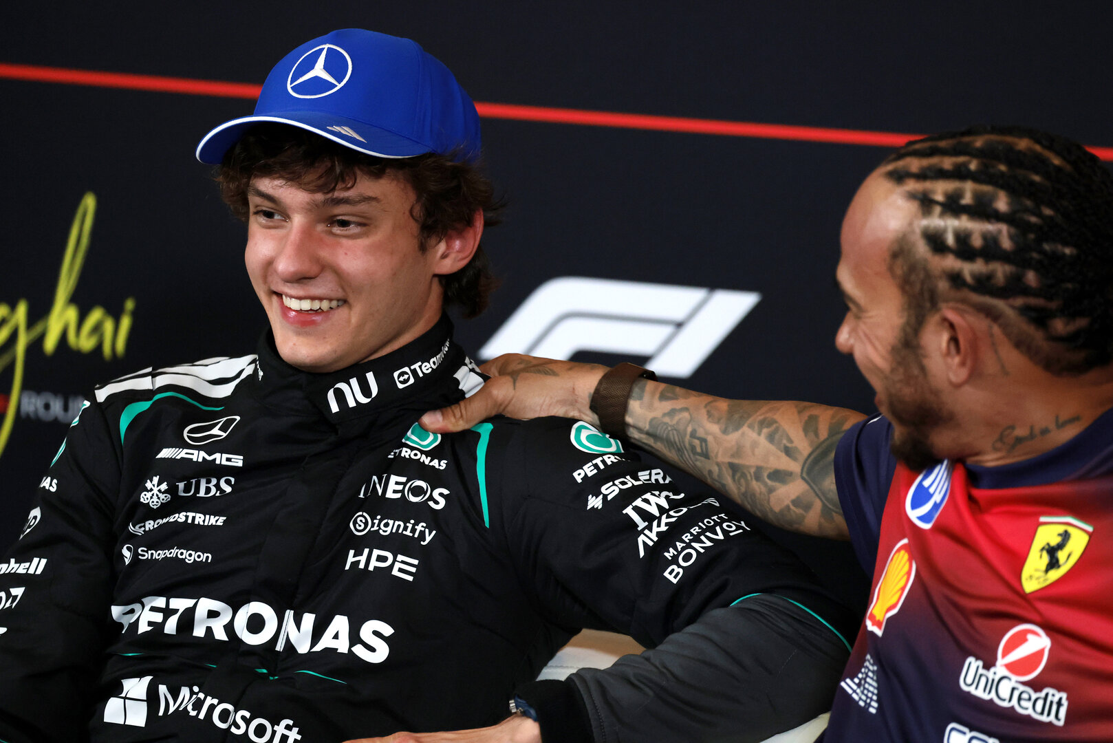 GP CINA, (L to R): Andrea Kimi Antonelli (ITA) Mercedes AMG Formula One Team e Lewis Hamilton (GBR) Ferrari in the post qualifying FIA Press Conference.
14.03.2026. Formula 1 World Championship, Rd 2, Chinese Grand Prix, Shanghai, China, Sprint e Qualifiche Day.
- www.xpbimages.com, EMail: requests@xpbimages.com © Copyright: Moy / XPB Images