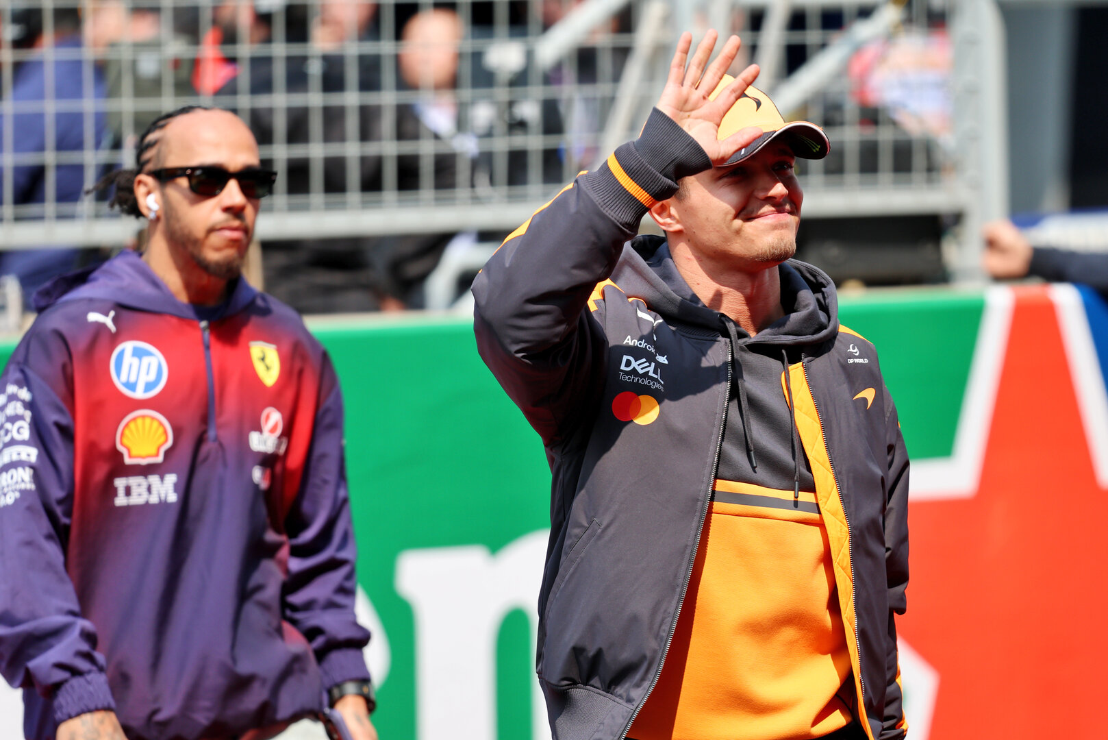 GP CINA, Lando Norris (GBR) McLaren F1 Team on the drivers' parade.
15.03.2026. Formula 1 World Championship, Rd 2, Chinese Grand Prix, Shanghai, China, Gara Day.
- www.xpbimages.com, EMail: requests@xpbimages.com © Copyright: Batchelor / XPB Images