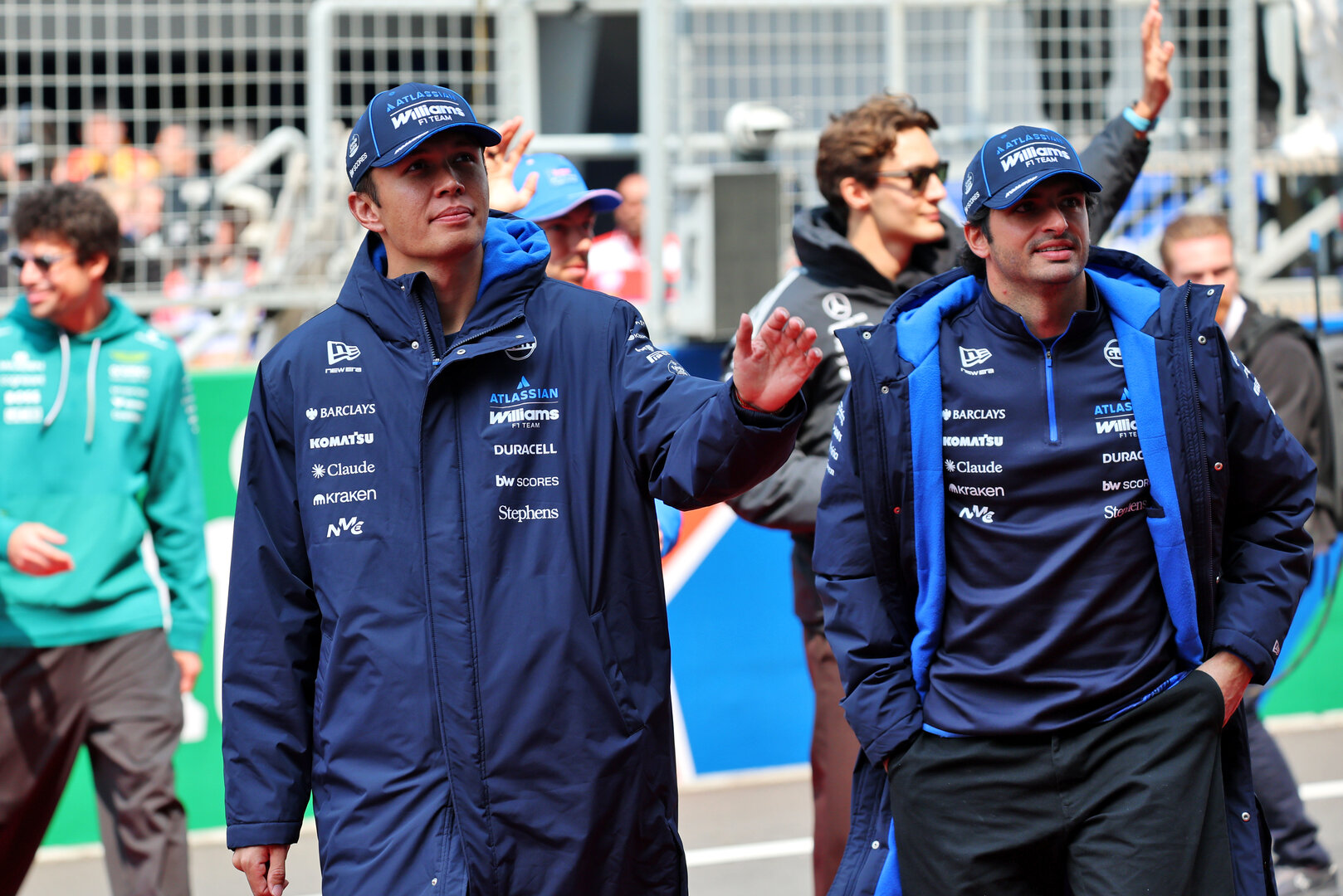 GP CINA, (L to R): Alexander Albon (THA) Williams F1 Team e Carlos Sainz (ESP) Williams F1 Team on the drivers' parade.
15.03.2026. Formula 1 World Championship, Rd 2, Chinese Grand Prix, Shanghai, China, Gara Day.
- www.xpbimages.com, EMail: requests@xpbimages.com © Copyright: Batchelor / XPB Images
