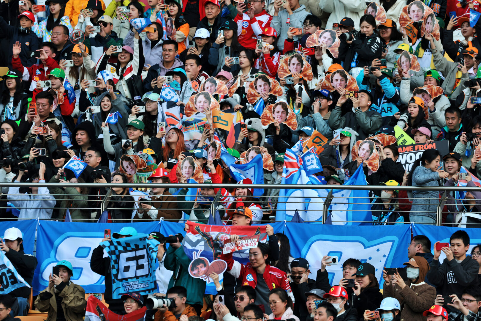 GP CINA, Circuit Atmosfera - fans in the grandstand.
15.03.2026. Formula 1 World Championship, Rd 2, Chinese Grand Prix, Shanghai, China, Gara Day.
- www.xpbimages.com, EMail: requests@xpbimages.com © Copyright: Moy / XPB Images
