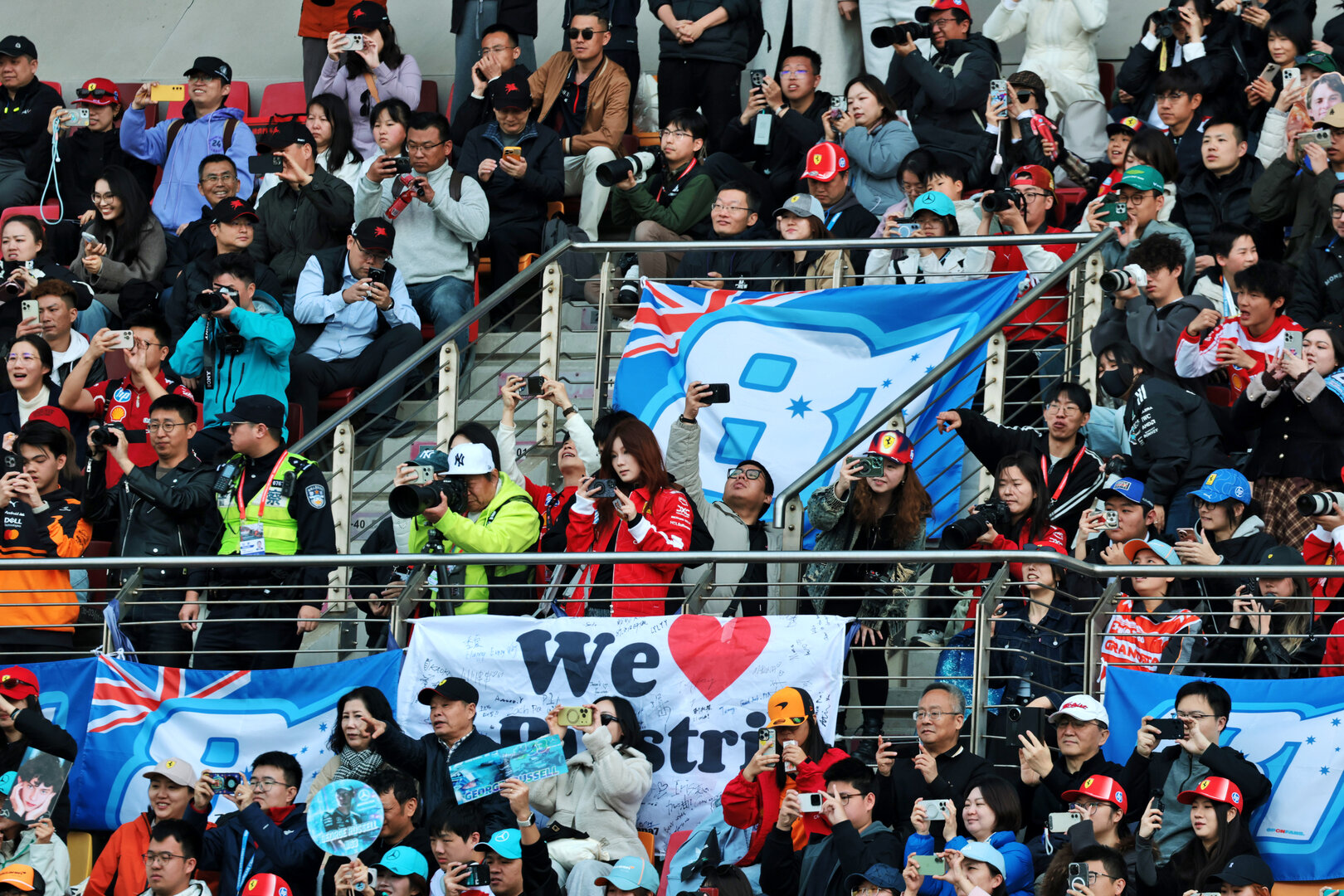 GP CINA, Circuit Atmosfera - fans in the grandstand.
15.03.2026. Formula 1 World Championship, Rd 2, Chinese Grand Prix, Shanghai, China, Gara Day.
- www.xpbimages.com, EMail: requests@xpbimages.com © Copyright: Moy / XPB Images