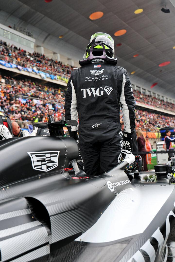 GP CINA, Sergio Perez (MEX) Cadillac Formula 1 Team MAC-26 on the grid.
15.03.2026. Formula 1 World Championship, Rd 2, Chinese Grand Prix, Shanghai, China, Gara Day.
- www.xpbimages.com, EMail: requests@xpbimages.com © Copyright: Batchelor / XPB Images