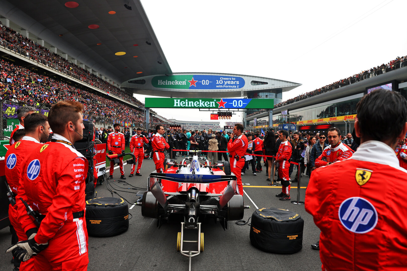 GP CINA, Lewis Hamilton (GBR) Ferrari SF-26 on the grid.
15.03.2026. Formula 1 World Championship, Rd 2, Chinese Grand Prix, Shanghai, China, Gara Day.
- www.xpbimages.com, EMail: requests@xpbimages.com © Copyright: Patching / XPB Images