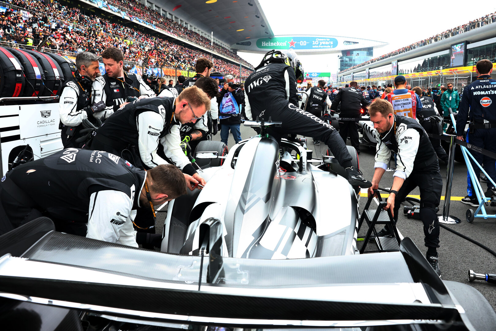 GP CINA, Sergio Perez (MEX) Cadillac Formula 1 Team MAC-26 on the grid.
15.03.2026. Formula 1 World Championship, Rd 2, Chinese Grand Prix, Shanghai, China, Gara Day.
- www.xpbimages.com, EMail: requests@xpbimages.com © Copyright: Bearne / XPB Images