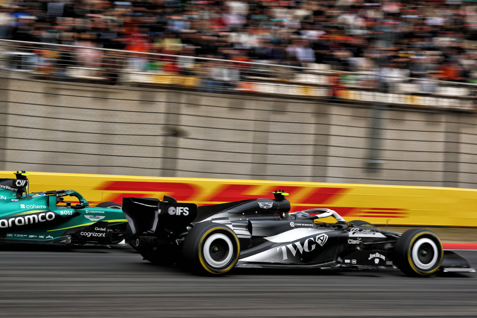 GP CINA, Valtteri Bottas (FIN) Cadillac Formula 1 Team MAC-26 e Fernando Alonso (ESP) Aston Martin F1 Team AMR26 battle for position.
15.03.2026. Formula 1 World Championship, Rd 2, Chinese Grand Prix, Shanghai, China, Gara Day.
- www.xpbimages.com, EMail: requests@xpbimages.com © Copyright: Bearne / XPB Images