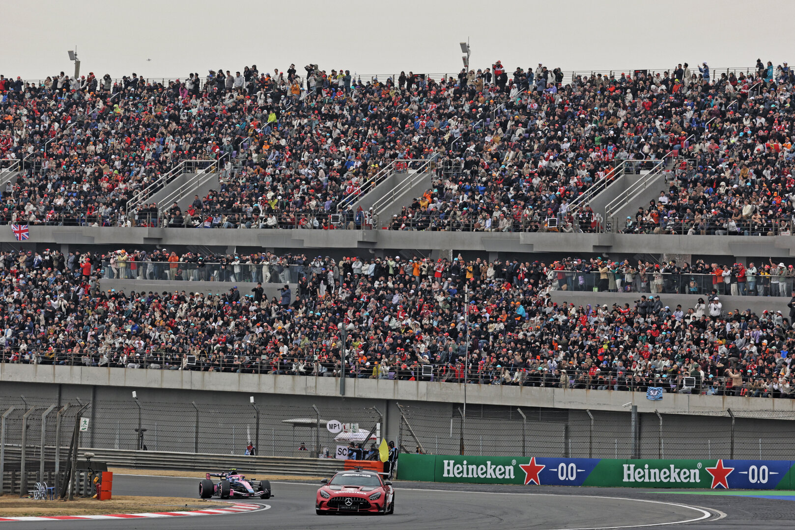 GP CINA, Franco Colapinto (ARG) Alpine F1 Team A526 davanti a behind the Mercedes FIA Safety Car.
15.03.2026. Formula 1 World Championship, Rd 2, Chinese Grand Prix, Shanghai, China, Gara Day.
- www.xpbimages.com, EMail: requests@xpbimages.com © Copyright: Moy / XPB Images