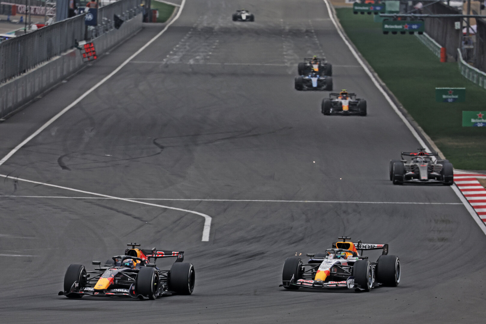 GP CINA, Max Verstappen (NLD) Red Bull Racing RB22 e Isack Hadjar (FRA) Red Bull Racing RB22 battle for position.
15.03.2026. Formula 1 World Championship, Rd 2, Chinese Grand Prix, Shanghai, China, Gara Day.
- www.xpbimages.com, EMail: requests@xpbimages.com © Copyright: Moy / XPB Images