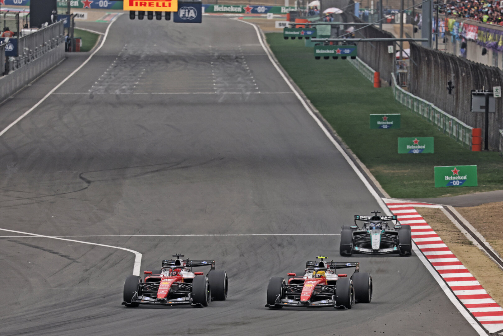 GP CINA, Charles Leclerc (MON) Ferrari SF-26 e Lewis Hamilton (GBR) Ferrari SF-26 battle for position.
15.03.2026. Formula 1 World Championship, Rd 2, Chinese Grand Prix, Shanghai, China, Gara Day.
- www.xpbimages.com, EMail: requests@xpbimages.com © Copyright: Moy / XPB Images