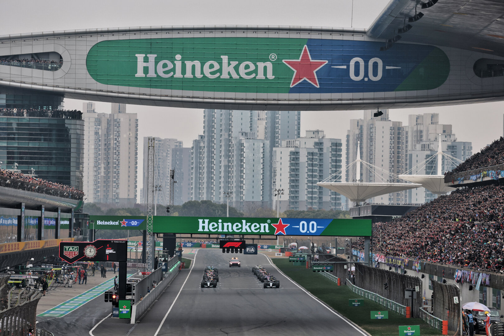 GP CINA, Andrea Kimi Antonelli (ITA) Mercedes AMG Formula One Team W17 davanti a at the partenza of the race.
15.03.2026. Formula 1 World Championship, Rd 2, Chinese Grand Prix, Shanghai, China, Gara Day.
- www.xpbimages.com, EMail: requests@xpbimages.com © Copyright: Moy / XPB Images