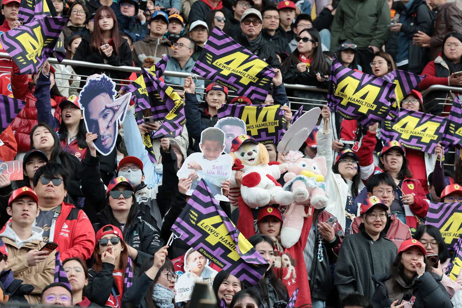 GP CINA, Circuit Atmosfera - Lewis Hamilton (GBR) Ferrari fans in the grandstand.
15.03.2026. Formula 1 World Championship, Rd 2, Chinese Grand Prix, Shanghai, China, Gara Day.
- www.xpbimages.com, EMail: requests@xpbimages.com © Copyright: Moy / XPB Images