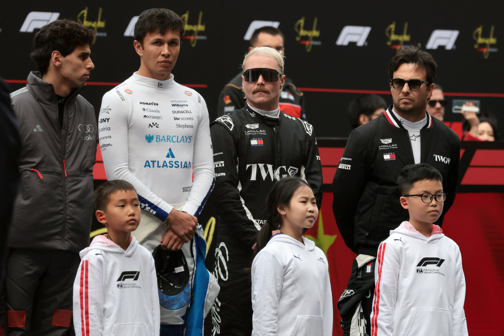 GP CINA, (L to R): Gabriel Bortoleto (BRA) Audi F1 Team; Alexander Albon (THA) Williams F1 Team; Valtteri Bottas (FIN) Cadillac Formula 1 Team; e Sergio Perez (MEX) Cadillac Formula 1 Team, on the grid.
15.03.2026. Formula 1 World Championship, Rd 2, Chinese Grand Prix, Shanghai, China, Gara Day.
- www.xpbimages.com, EMail: requests@xpbimages.com © Copyright: Moy / XPB Images