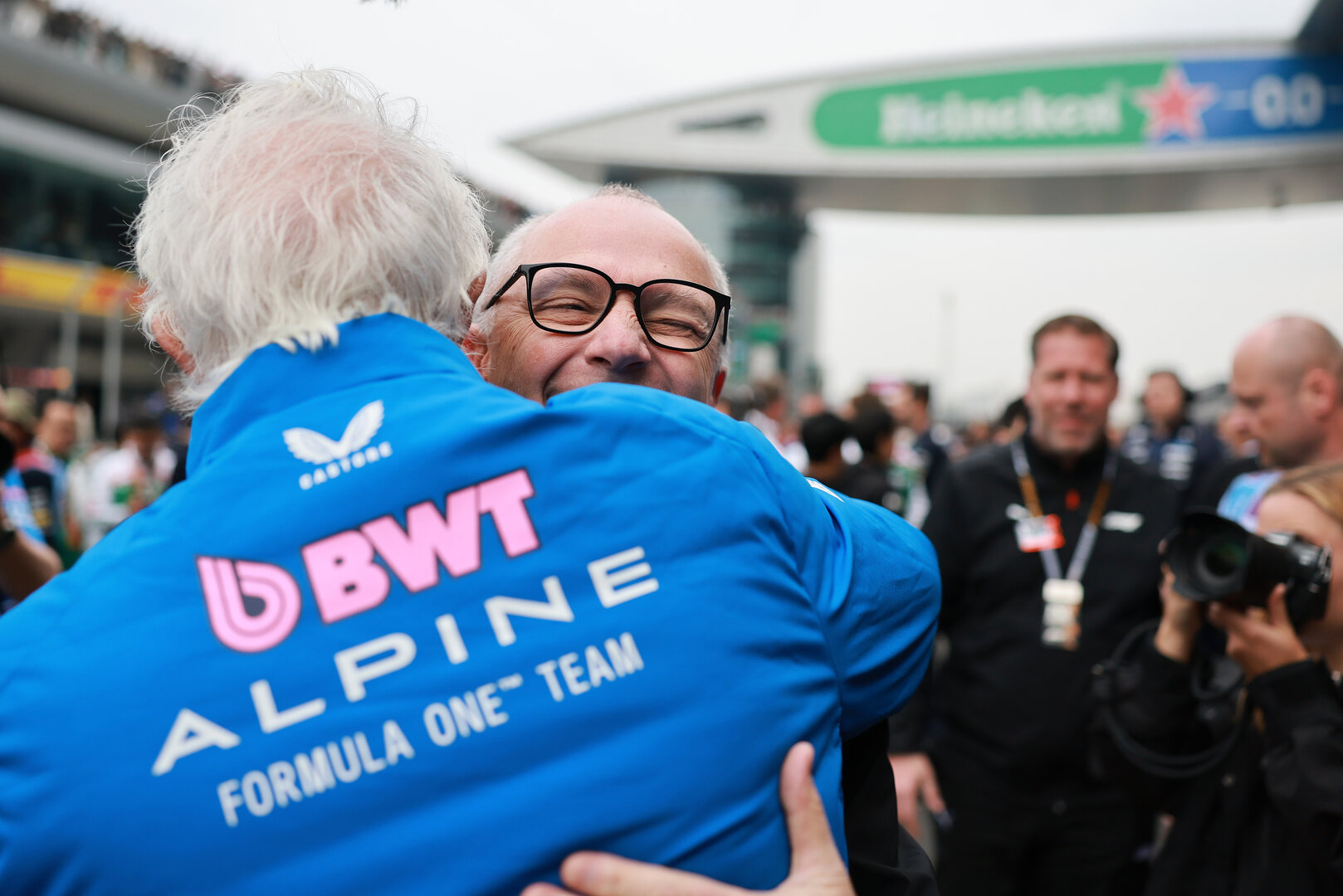 GP CINA, Stefano Domenicali (ITA) Formula One President e CEO with Flavio Briatore (ITA) Alpine F1 Team Executive Advisor on the grid.
15.03.2026. Formula 1 World Championship, Rd 2, Chinese Grand Prix, Shanghai, China, Gara Day.
- www.xpbimages.com, EMail: requests@xpbimages.com © Copyright: Moy / XPB Images