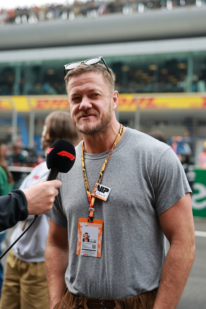 GP CINA, Dan Reynolds (USA) Imagine Dragons Piano on the grid.
15.03.2026. Formula 1 World Championship, Rd 2, Chinese Grand Prix, Shanghai, China, Gara Day.
- www.xpbimages.com, EMail: requests@xpbimages.com © Copyright: Moy / XPB Images