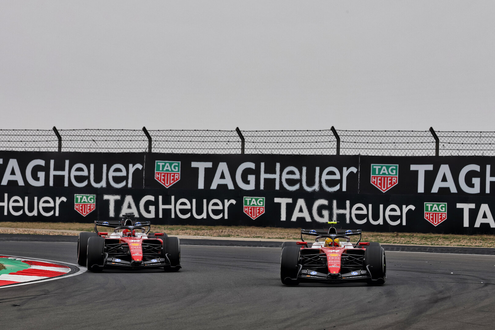 GP CINA, Charles Leclerc (MON) Ferrari SF-26 e Lewis Hamilton (GBR) Ferrari SF-26 battle for position.
15.03.2026. Formula 1 World Championship, Rd 2, Chinese Grand Prix, Shanghai, China, Gara Day.
 - www.xpbimages.com, EMail: requests@xpbimages.com © Copyright: Patching / XPB Images
