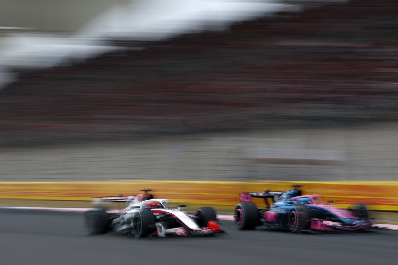 GP CINA, Esteban Ocon (FRA) Haas F1 Team VF-26 e Pierre Gasly (FRA) Alpine F1 Team A526 battle for position.
15.03.2026. Formula 1 World Championship, Rd 2, Chinese Grand Prix, Shanghai, China, Gara Day.
- www.xpbimages.com, EMail: requests@xpbimages.com © Copyright: Bearne / XPB Images