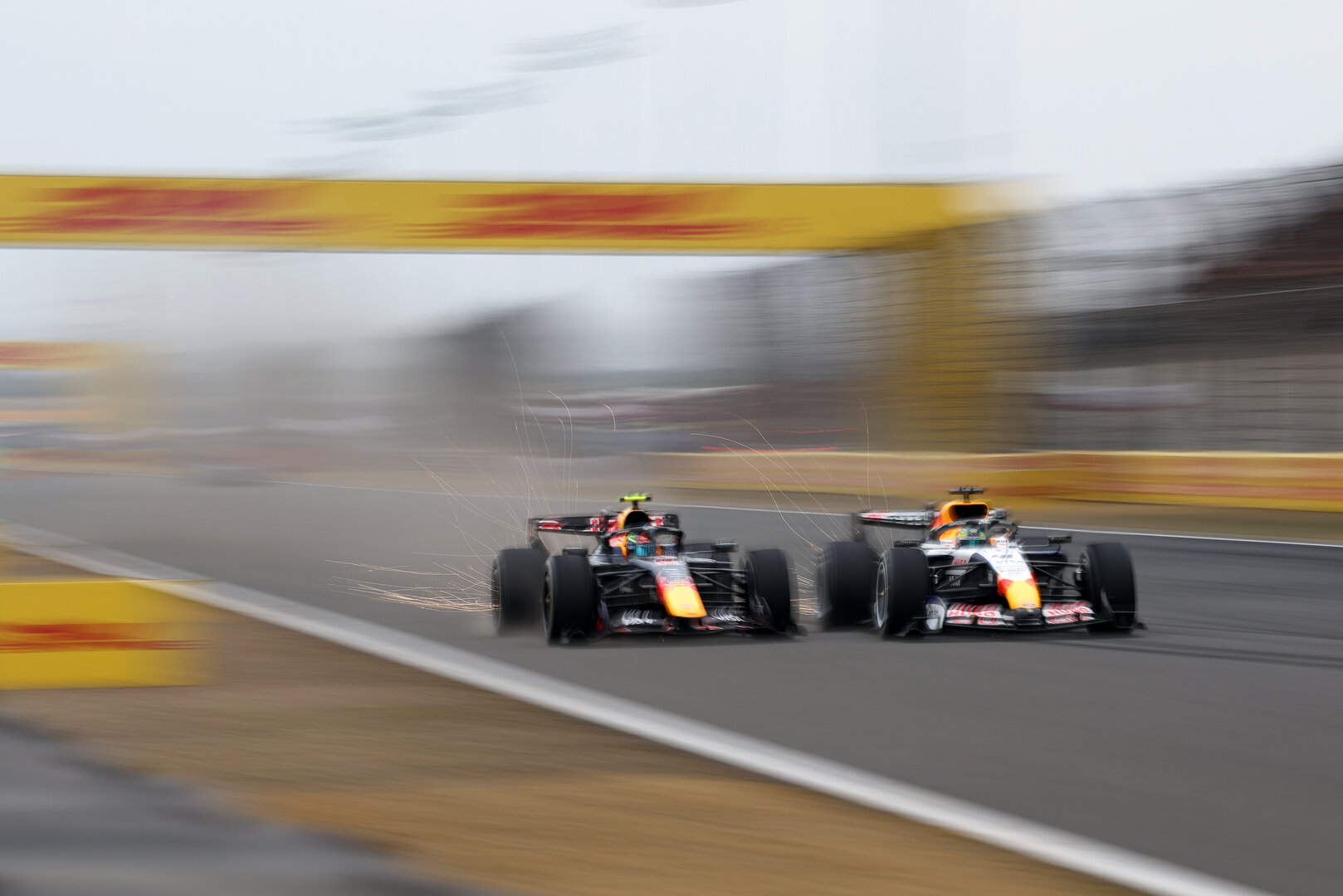 GP CINA, Liam Lawson (NZL) Racing Bulls Formula One Team VCARB 03 e Arvid Lindblad (GBR) Racing Bulls Formula One Team VCARB 03 battle for position.
15.03.2026. Formula 1 World Championship, Rd 2, Chinese Grand Prix, Shanghai, China, Gara Day.
- www.xpbimages.com, EMail: requests@xpbimages.com © Copyright: Bearne / XPB Images