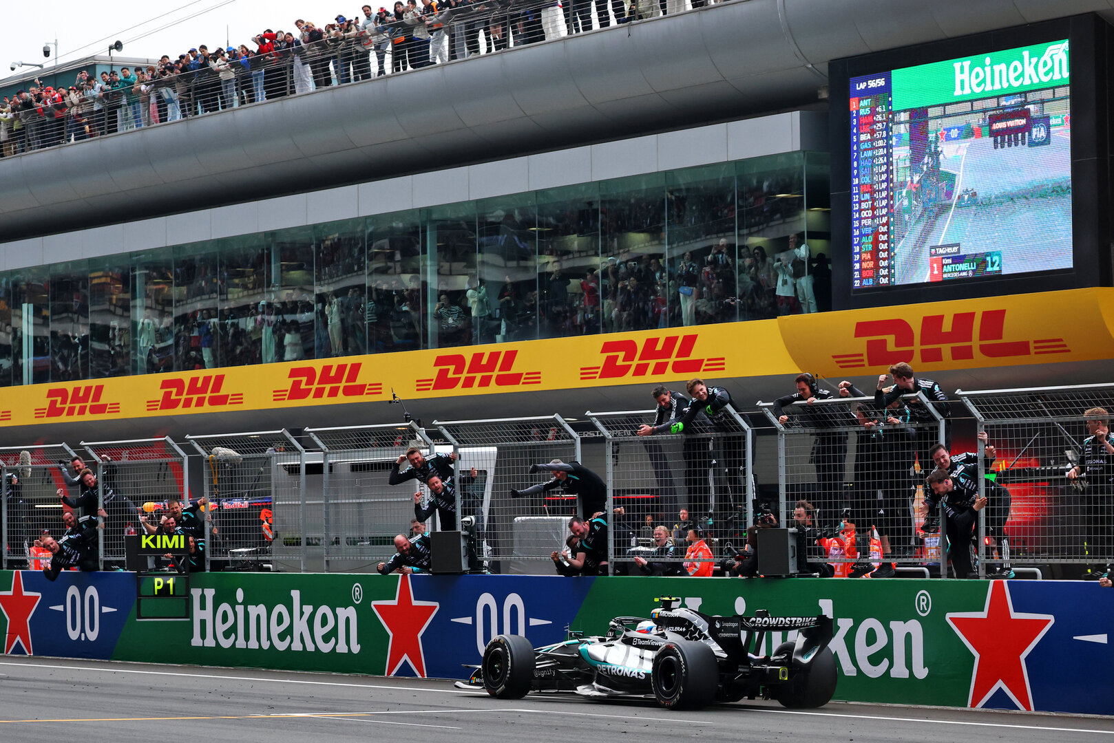 GP CINA, Gara winner Andrea Kimi Antonelli (ITA) Mercedes AMG Formula One Team W17 celebrates at the end of the race.
15.03.2026. Formula 1 World Championship, Rd 2, Chinese Grand Prix, Shanghai, China, Gara Day.
- www.xpbimages.com, EMail: requests@xpbimages.com © Copyright: Bearne / XPB Images