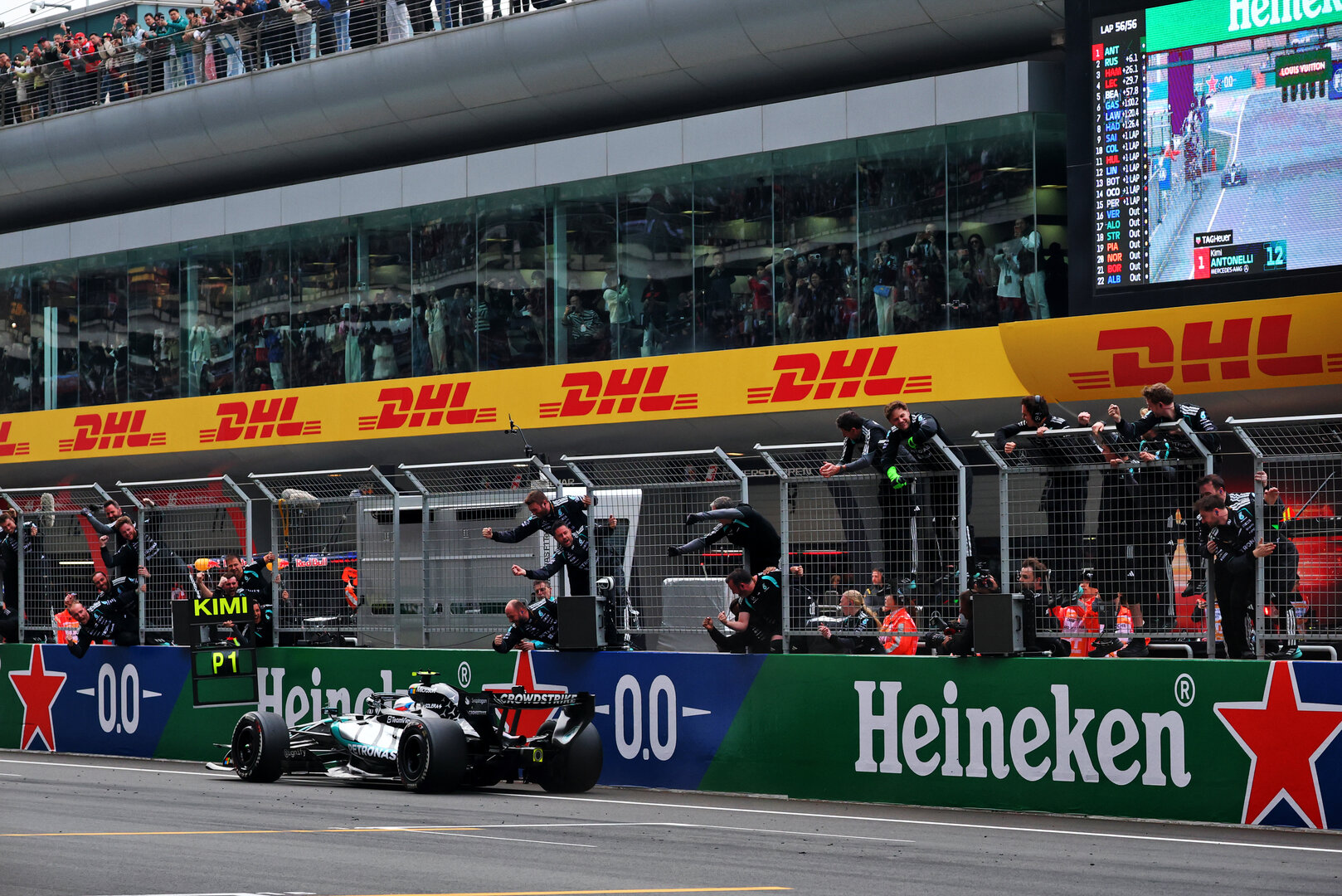 GP CINA, Gara winner Andrea Kimi Antonelli (ITA) Mercedes AMG Formula One Team W17 celebrates at the end of the race.
15.03.2026. Formula 1 World Championship, Rd 2, Chinese Grand Prix, Shanghai, China, Gara Day.
- www.xpbimages.com, EMail: requests@xpbimages.com © Copyright: Bearne / XPB Images
