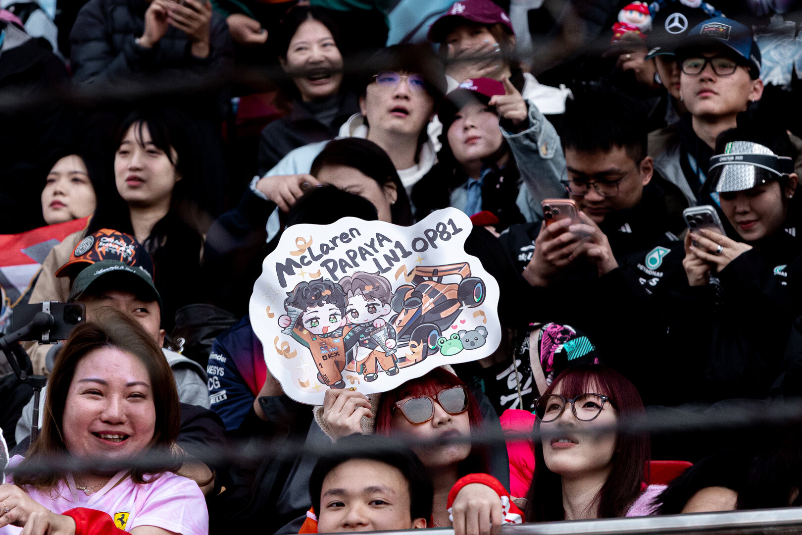 GP CINA, Circuit Atmosfera - fans in the grandstand.
15.03.2026. Formula 1 World Championship, Rd 2, Chinese Grand Prix, Shanghai, China, Gara Day.
- www.xpbimages.com, EMail: requests@xpbimages.com © Copyright: Denny / XPB Images