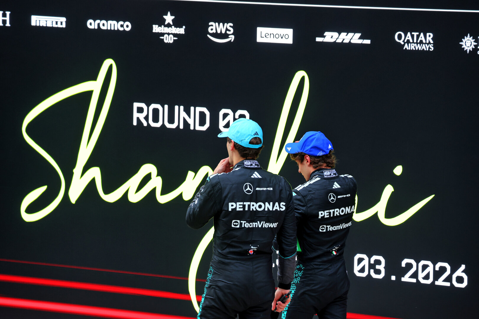 GP CINA, (L to R): second placed George Russell (GBR) Mercedes AMG Formula One Team with vincitore Andrea Kimi Antonelli (ITA) Mercedes AMG Formula One Team in parc ferme.
15.03.2026. Formula 1 World Championship, Rd 2, Chinese Grand Prix, Shanghai, China, Gara Day.
 - www.xpbimages.com, EMail: requests@xpbimages.com © Copyright: Patching / XPB Images