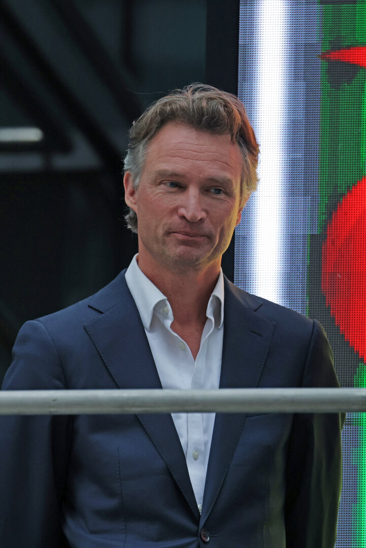 GP CINA, Dolf van den Brink (NLD) Heineken International CEO on the podium.
15.03.2026. Formula 1 World Championship, Rd 2, Chinese Grand Prix, Shanghai, China, Gara Day.
- www.xpbimages.com, EMail: requests@xpbimages.com © Copyright: Moy / XPB Images