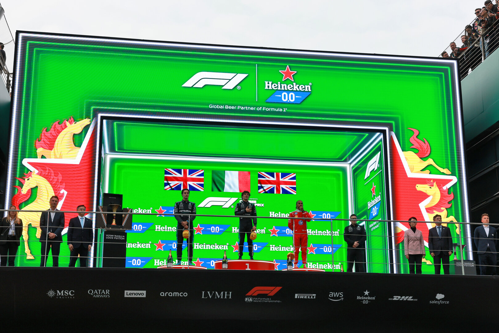 GP CINA, The podium (L to R): George Russell (GBR) Mercedes AMG Formula One Team, second; Andrea Kimi Antonelli (ITA) Mercedes AMG Formula One Team, vincitore; Lewis Hamilton (GBR) Ferrari, third.
15.03.2026. Formula 1 World Championship, Rd 2, Chinese Grand Prix, Shanghai, China, Gara Day.
- www.xpbimages.com, EMail: requests@xpbimages.com © Copyright: Moy / XPB Images