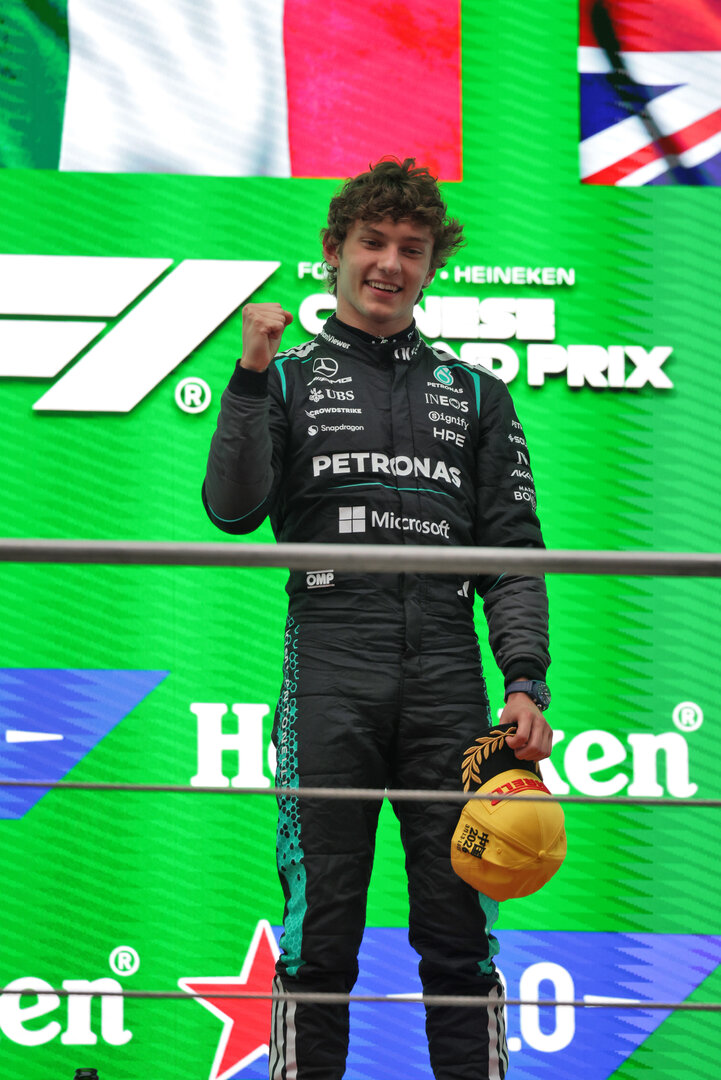 GP CINA, Gara winner Andrea Kimi Antonelli (ITA) Mercedes AMG Formula One Team celebrates in parc ferme.
15.03.2026. Formula 1 World Championship, Rd 2, Chinese Grand Prix, Shanghai, China, Gara Day.
- www.xpbimages.com, EMail: requests@xpbimages.com © Copyright: Moy / XPB Images