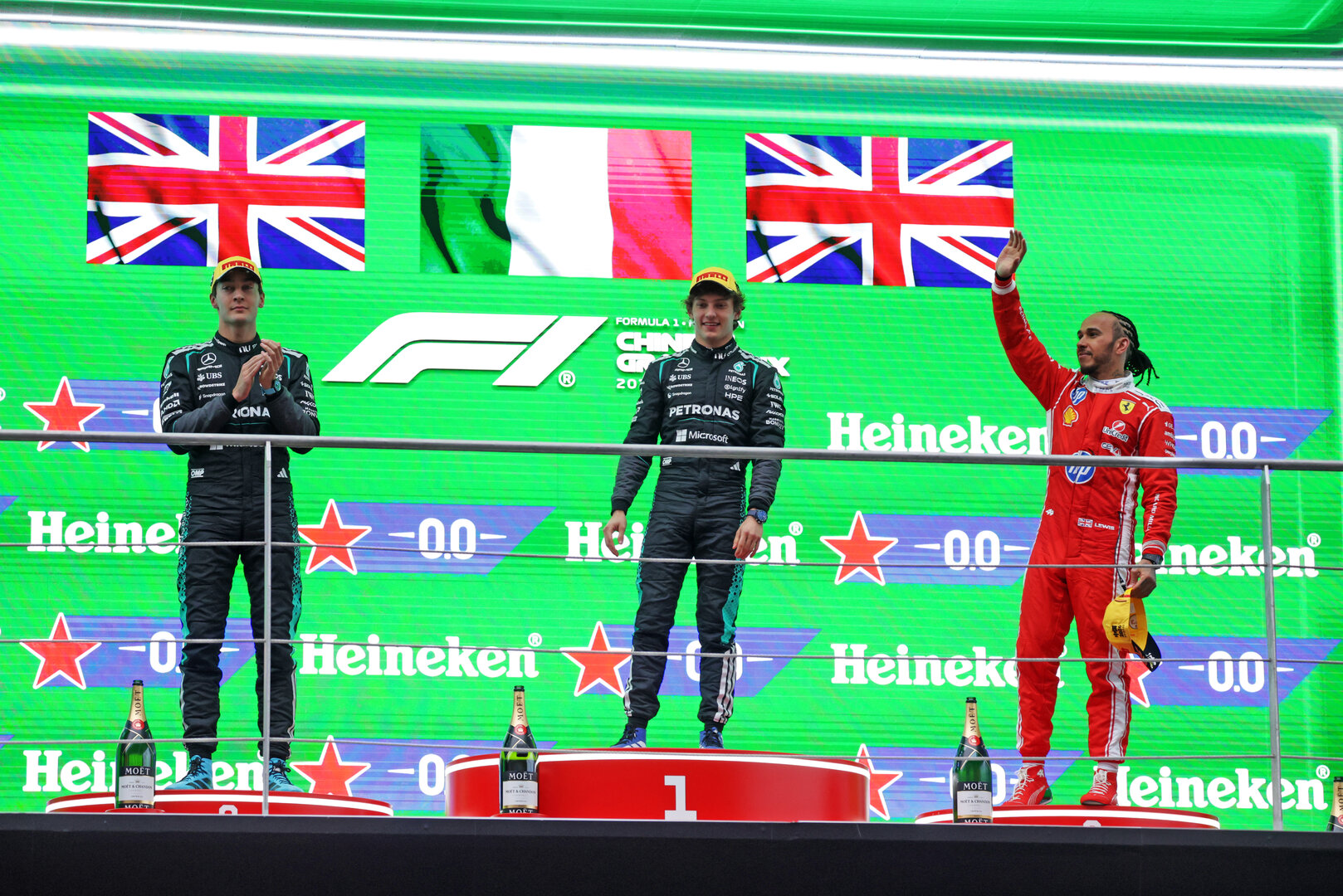 GP CINA, The podium (L to R): George Russell (GBR) Mercedes AMG Formula One Team, second; Andrea Kimi Antonelli (ITA) Mercedes AMG Formula One Team, vincitore; Lewis Hamilton (GBR) Ferrari, third.
15.03.2026. Formula 1 World Championship, Rd 2, Chinese Grand Prix, Shanghai, China, Gara Day.
- www.xpbimages.com, EMail: requests@xpbimages.com © Copyright: Moy / XPB Images