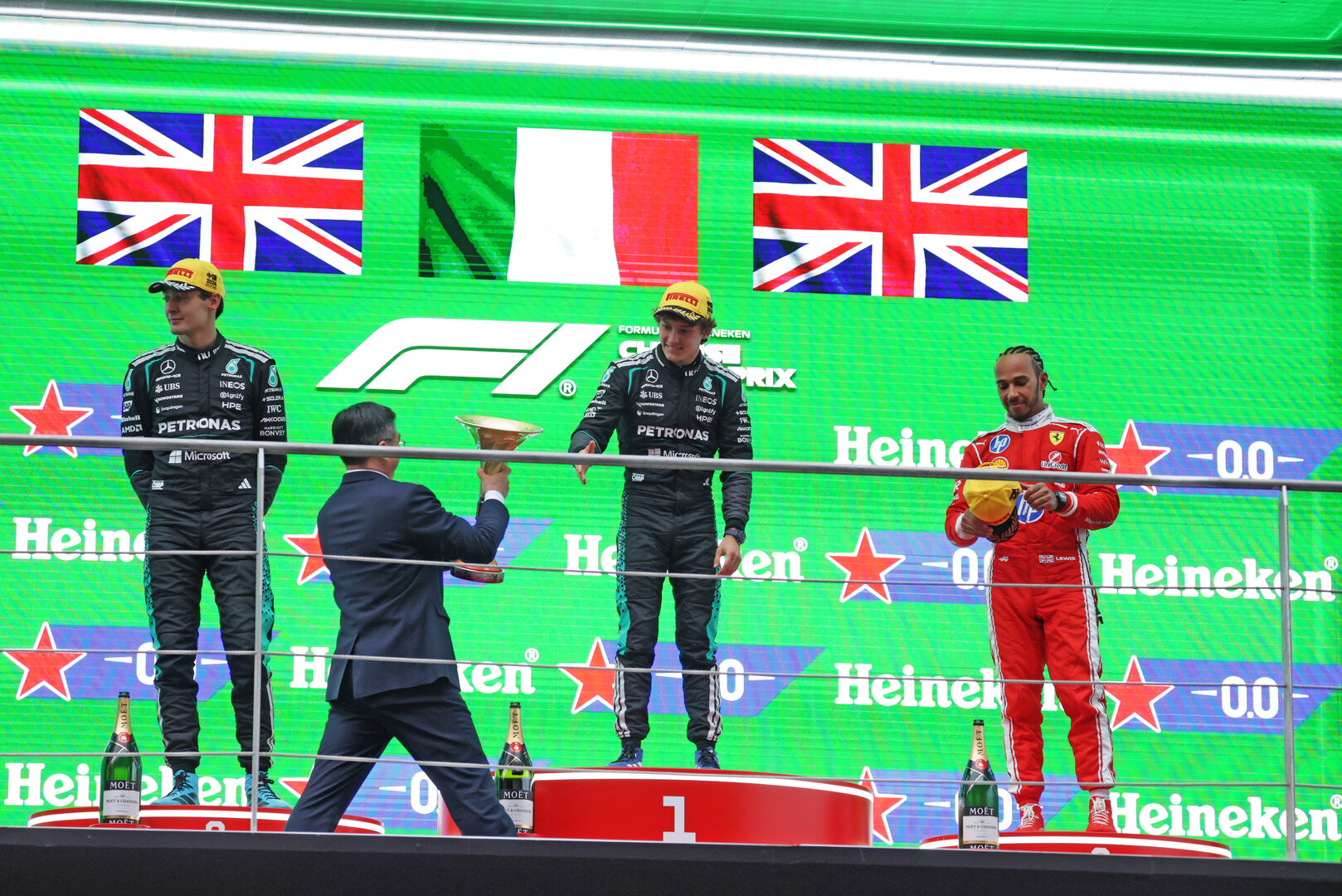 GP CINA, The podium (L to R): George Russell (GBR) Mercedes AMG Formula One Team, second; Andrea Kimi Antonelli (ITA) Mercedes AMG Formula One Team, vincitore; Lewis Hamilton (GBR) Ferrari, third.
15.03.2026. Formula 1 World Championship, Rd 2, Chinese Grand Prix, Shanghai, China, Gara Day.
- www.xpbimages.com, EMail: requests@xpbimages.com © Copyright: Moy / XPB Images
