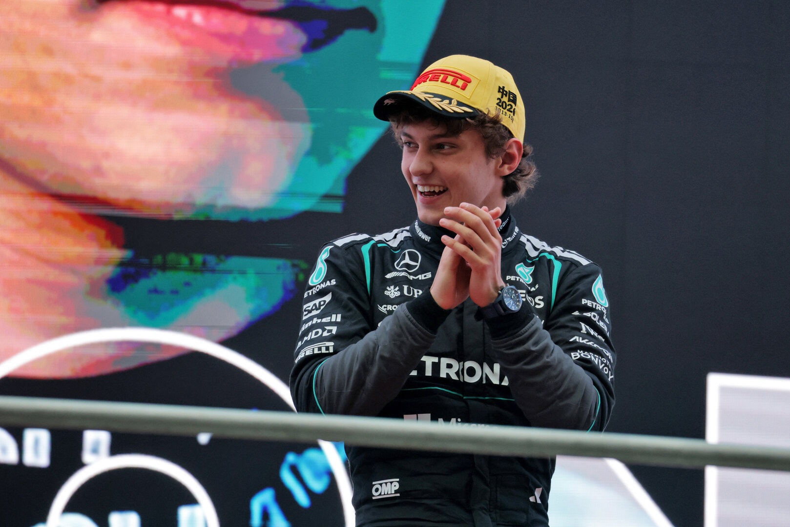 GP CINA, Andrea Kimi Antonelli (ITA) Mercedes AMG Formula One Team celebrates his third position on the podium.
15.03.2026. Formula 1 World Championship, Rd 2, Chinese Grand Prix, Shanghai, China, Gara Day.
- www.xpbimages.com, EMail: requests@xpbimages.com © Copyright: Moy / XPB Images
