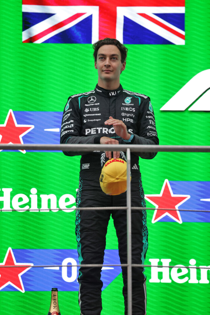 GP CINA, Second placed George Russell (GBR) Mercedes AMG Formula One Team on the podium.
15.03.2026. Formula 1 World Championship, Rd 2, Chinese Grand Prix, Shanghai, China, Gara Day.
- www.xpbimages.com, EMail: requests@xpbimages.com © Copyright: Moy / XPB Images