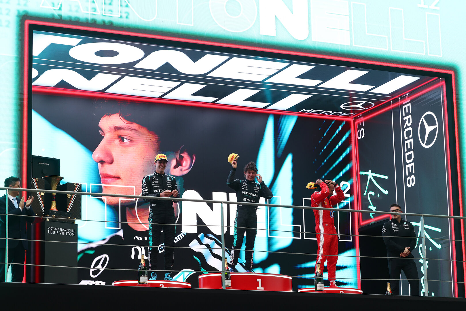 GP CINA, The podium (L to R): George Russell (GBR) Mercedes AMG Formula One Team, second; Andrea Kimi Antonelli (ITA) Mercedes AMG Formula One Team, vincitore; Lewis Hamilton (GBR) Ferrari, third; Peter Bonnington (GBR) Mercedes AMG Formula One Team Gara Engineer.
15.03.2026. Formula 1 World Championship, Rd 2, Chinese Grand Prix, Shanghai, China, Gara Day.
 - www.xpbimages.com, EMail: requests@xpbimages.com © Copyright: Patching / XPB Images