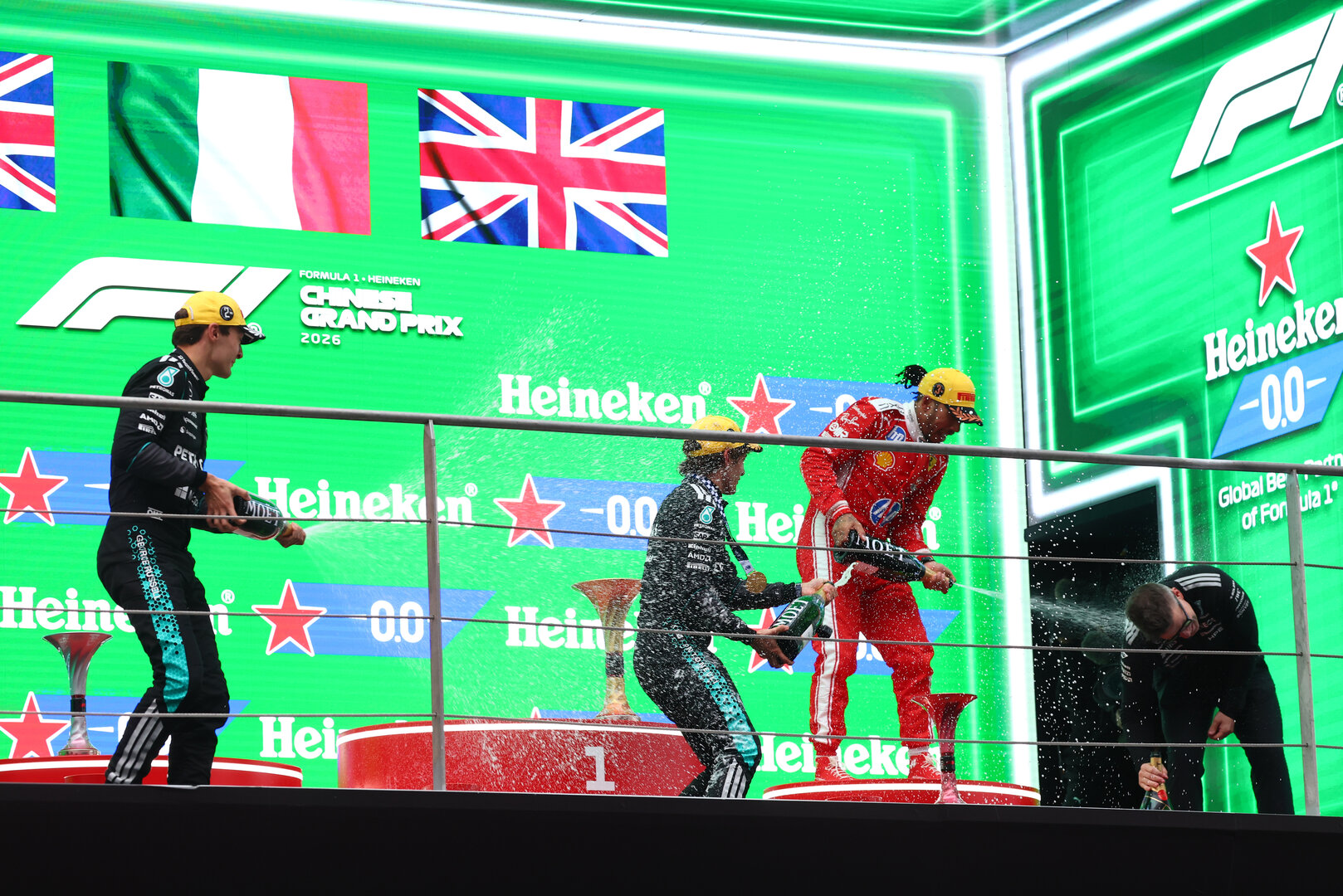 GP CINA, The podium (L to R): George Russell (GBR) Mercedes AMG Formula One Team, second; Andrea Kimi Antonelli (ITA) Mercedes AMG Formula One Team, vincitore; Lewis Hamilton (GBR) Ferrari, third; Peter Bonnington (GBR) Mercedes AMG Formula One Team Gara Engineer.
15.03.2026. Formula 1 World Championship, Rd 2, Chinese Grand Prix, Shanghai, China, Gara Day.
- www.xpbimages.com, EMail: requests@xpbimages.com © Copyright: Patching / XPB Images