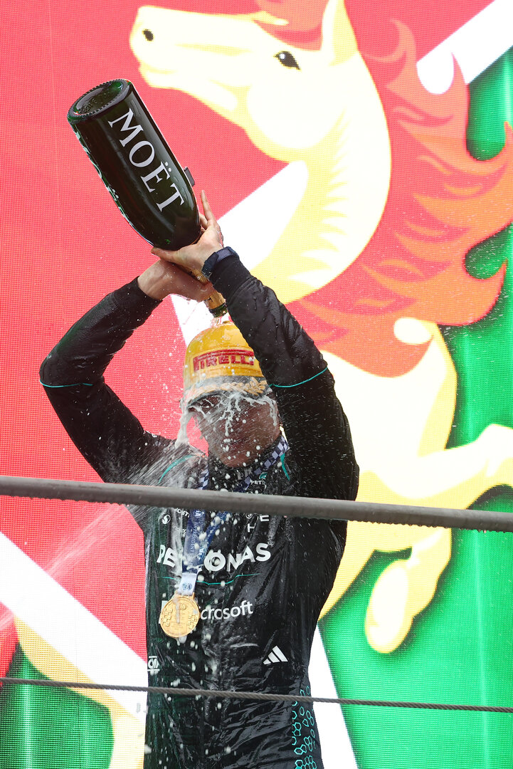 GP CINA, Gara winner Andrea Kimi Antonelli (ITA) Mercedes AMG Formula One Team celebrates on the podium.
15.03.2026. Formula 1 World Championship, Rd 2, Chinese Grand Prix, Shanghai, China, Gara Day.
 - www.xpbimages.com, EMail: requests@xpbimages.com © Copyright: Patching / XPB Images