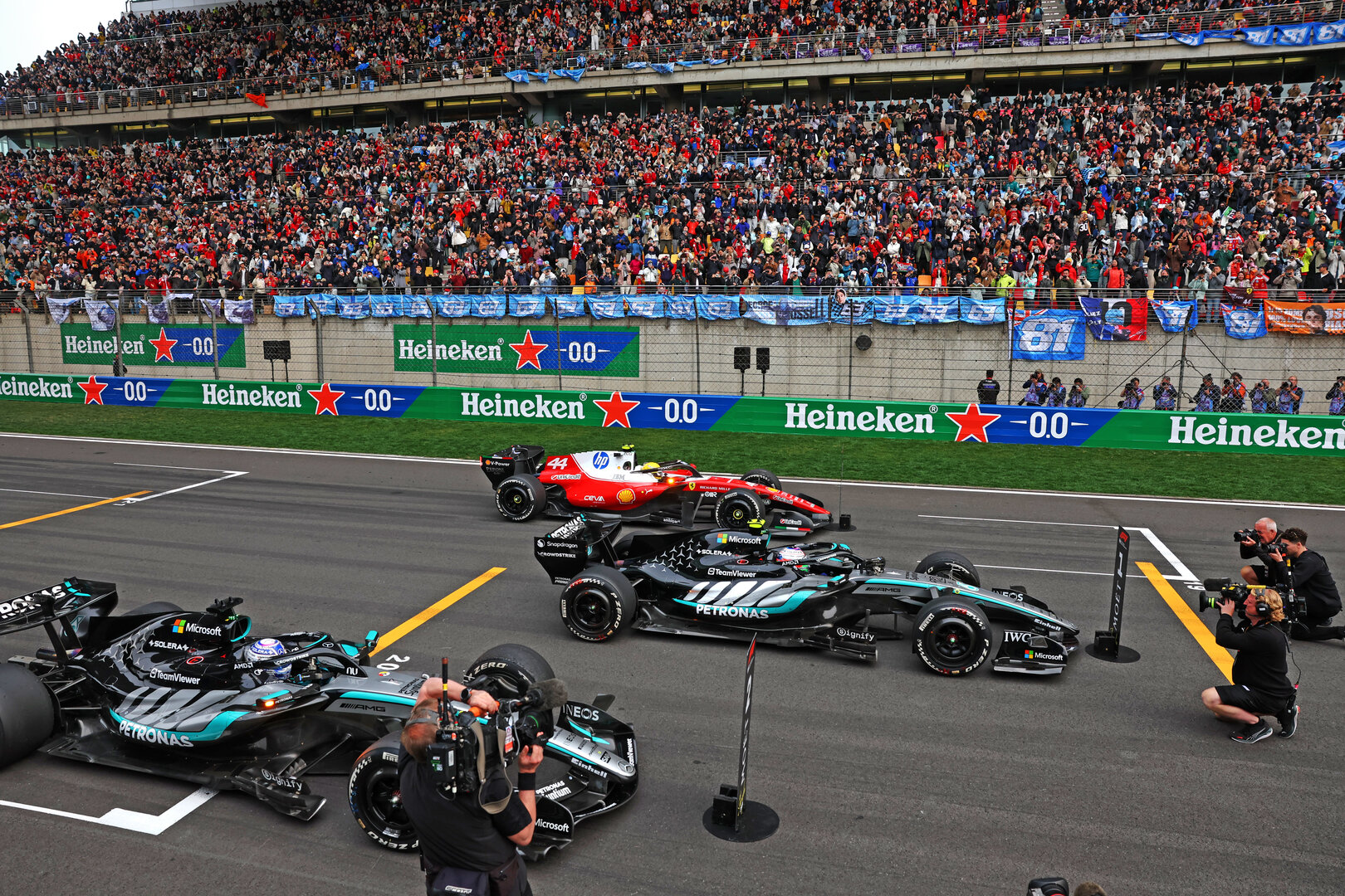 GP CINA, Gara winner Andrea Kimi Antonelli (ITA) Mercedes AMG Formula One Team W17; second placed George Russell (GBR) Mercedes AMG Formula One Team W17; e third placed Lewis Hamilton (GBR) Ferrari SF-26 in parc ferme.
15.03.2026. Formula 1 World Championship, Rd 2, Chinese Grand Prix, Shanghai, China, Gara Day.
 - www.xpbimages.com, EMail: requests@xpbimages.com © Copyright: Patching / XPB Images