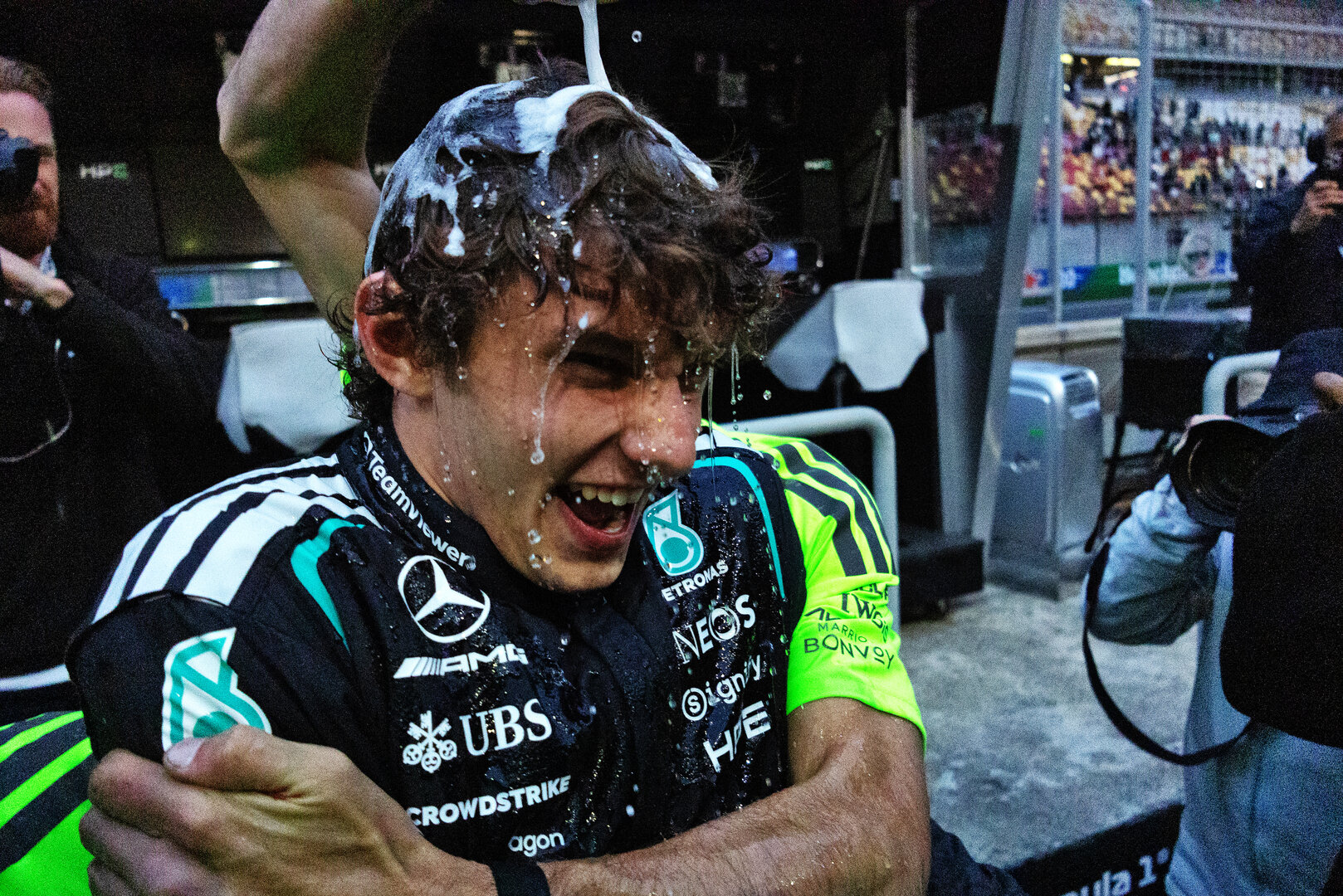 GP CINA, Gara winner Andrea Kimi Antonelli (ITA) Mercedes AMG Formula One Team celebrates with the team.
15.03.2026. Formula 1 World Championship, Rd 2, Chinese Grand Prix, Shanghai, China, Gara Day.
- www.xpbimages.com, EMail: requests@xpbimages.com © Copyright: Denny / XPB Images