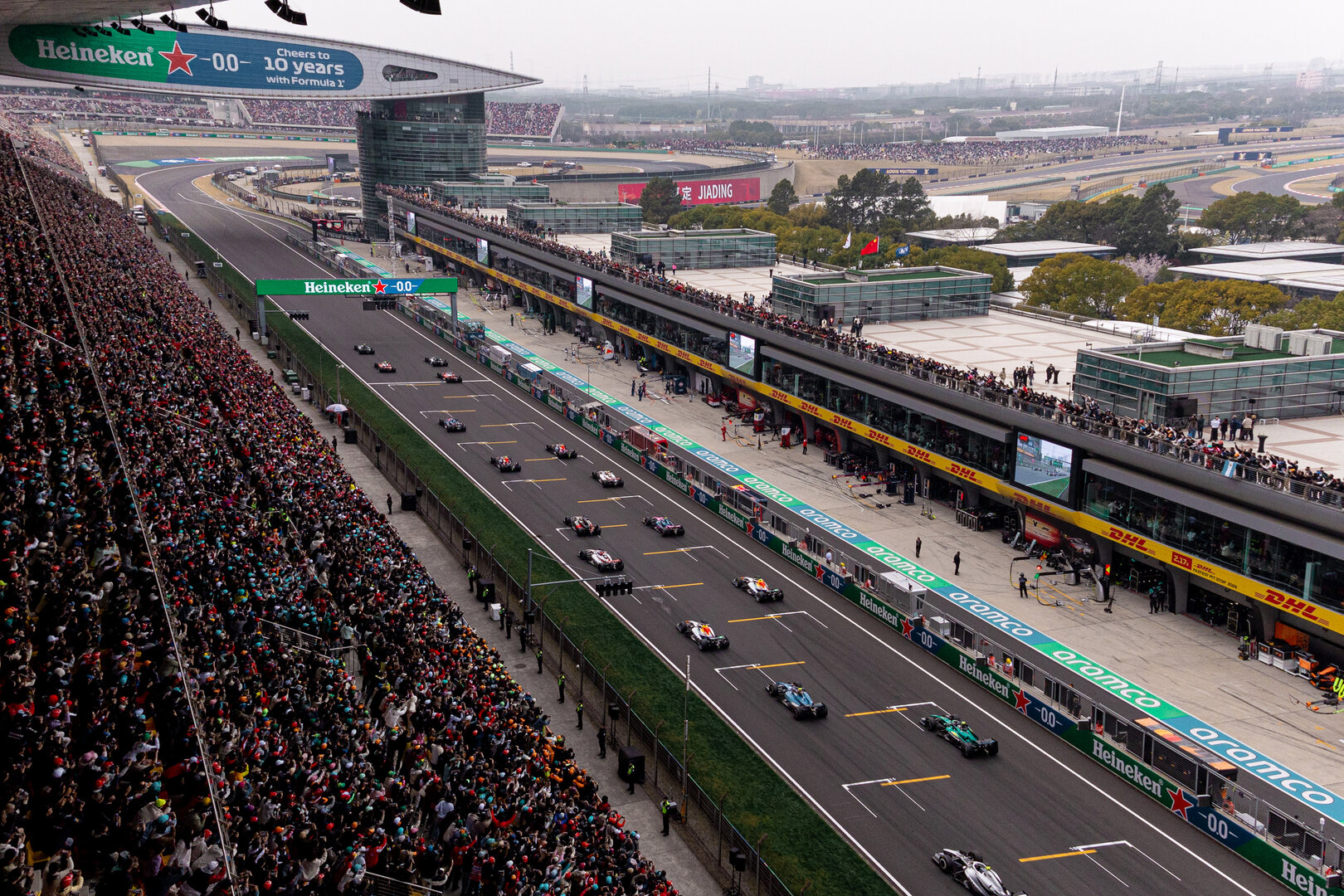 GP CINA, Andrea Kimi Antonelli (ITA) Mercedes AMG Formula One Team W17 davanti a at the partenza of the race.
15.03.2026. Formula 1 World Championship, Rd 2, Chinese Grand Prix, Shanghai, China, Gara Day.
- www.xpbimages.com, EMail: requests@xpbimages.com © Copyright: Denny / XPB Images
